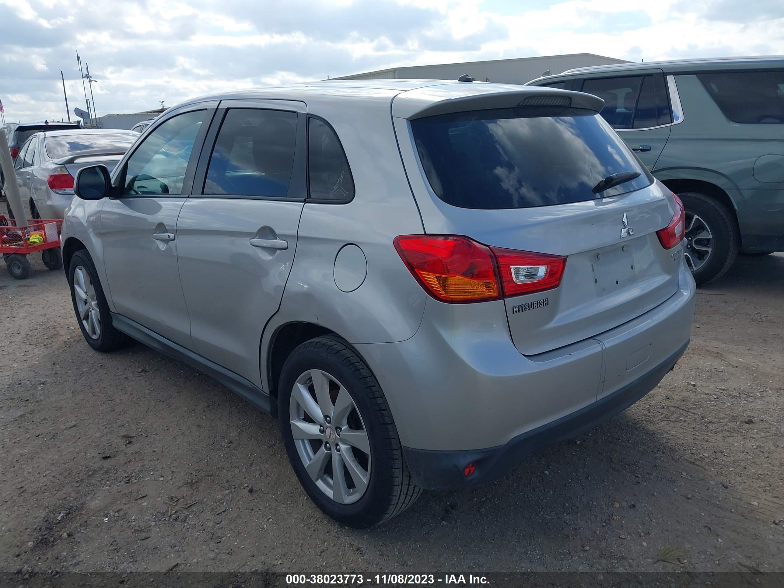 Photo 2 VIN: 4A4AP3AU1EE012244 - MITSUBISHI OUTLANDER 