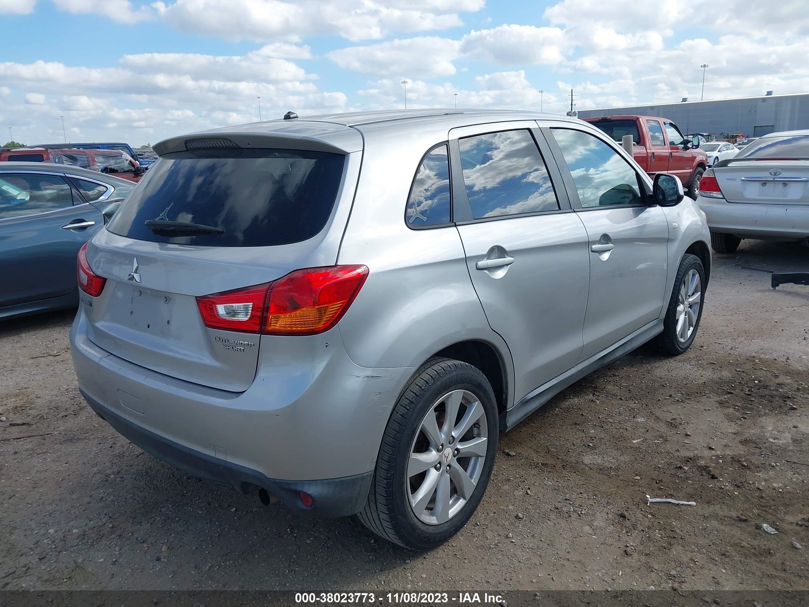 Photo 3 VIN: 4A4AP3AU1EE012244 - MITSUBISHI OUTLANDER 