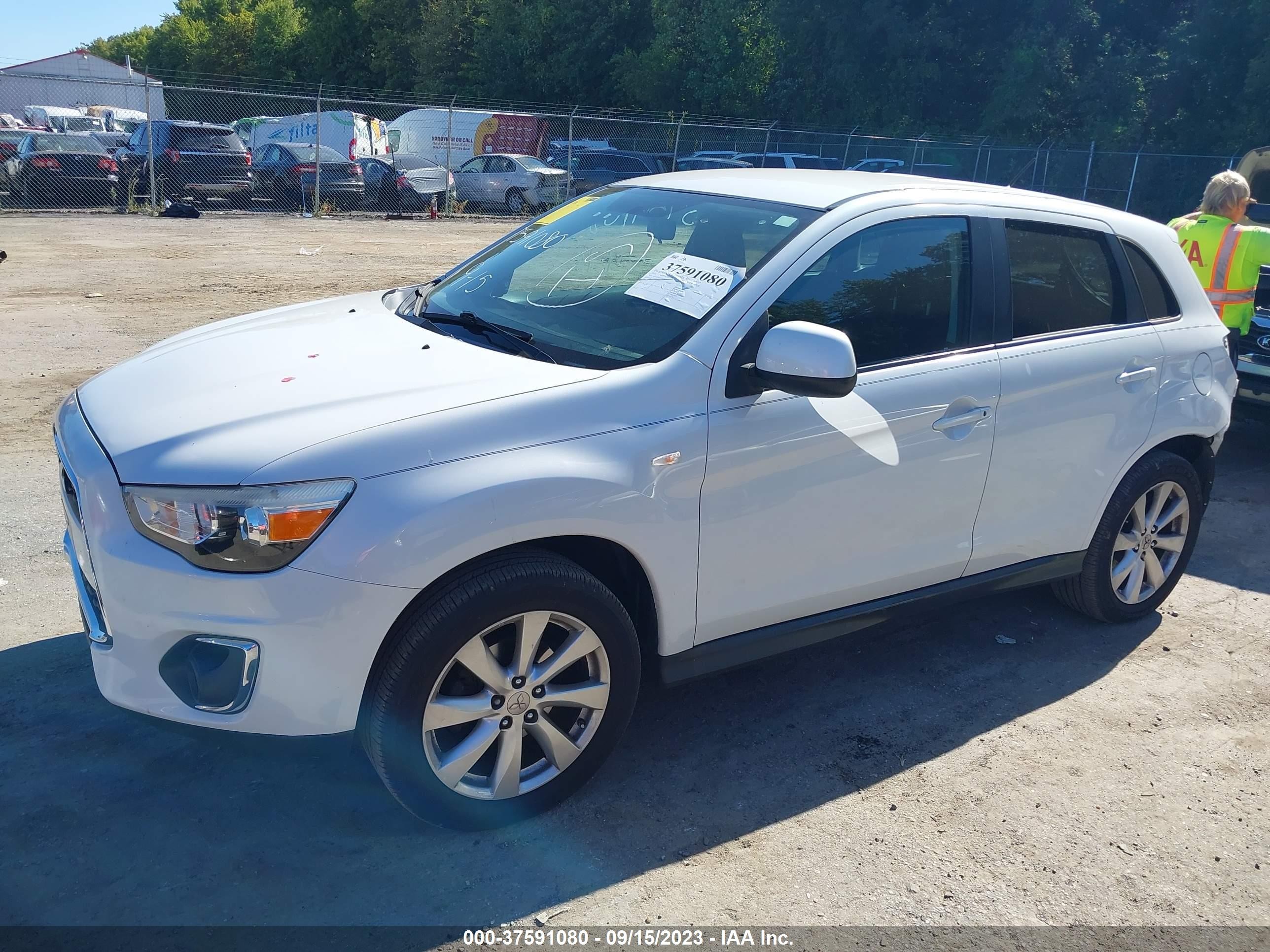 Photo 1 VIN: 4A4AP3AU2FE010195 - MITSUBISHI OUTLANDER 