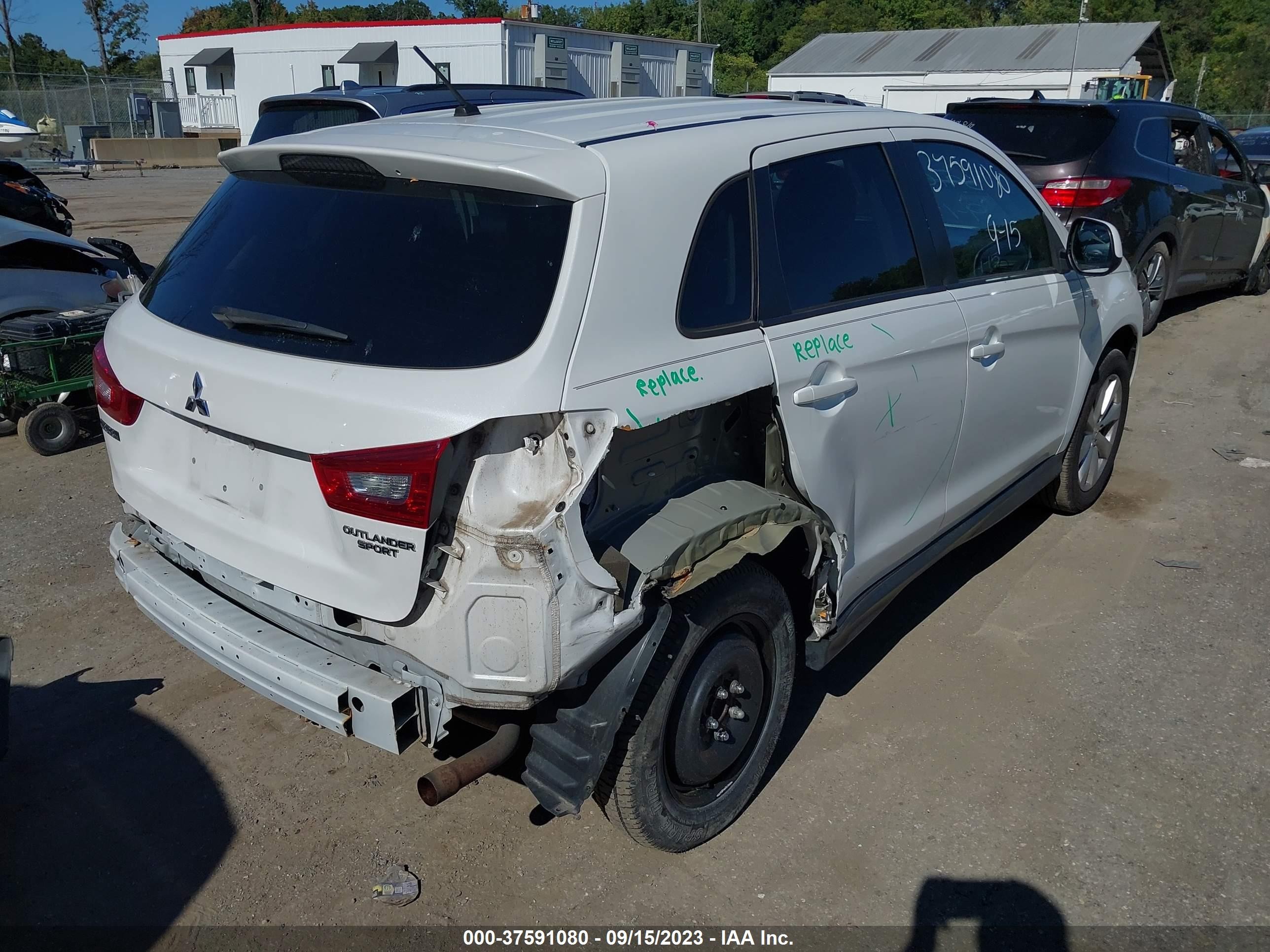 Photo 3 VIN: 4A4AP3AU2FE010195 - MITSUBISHI OUTLANDER 