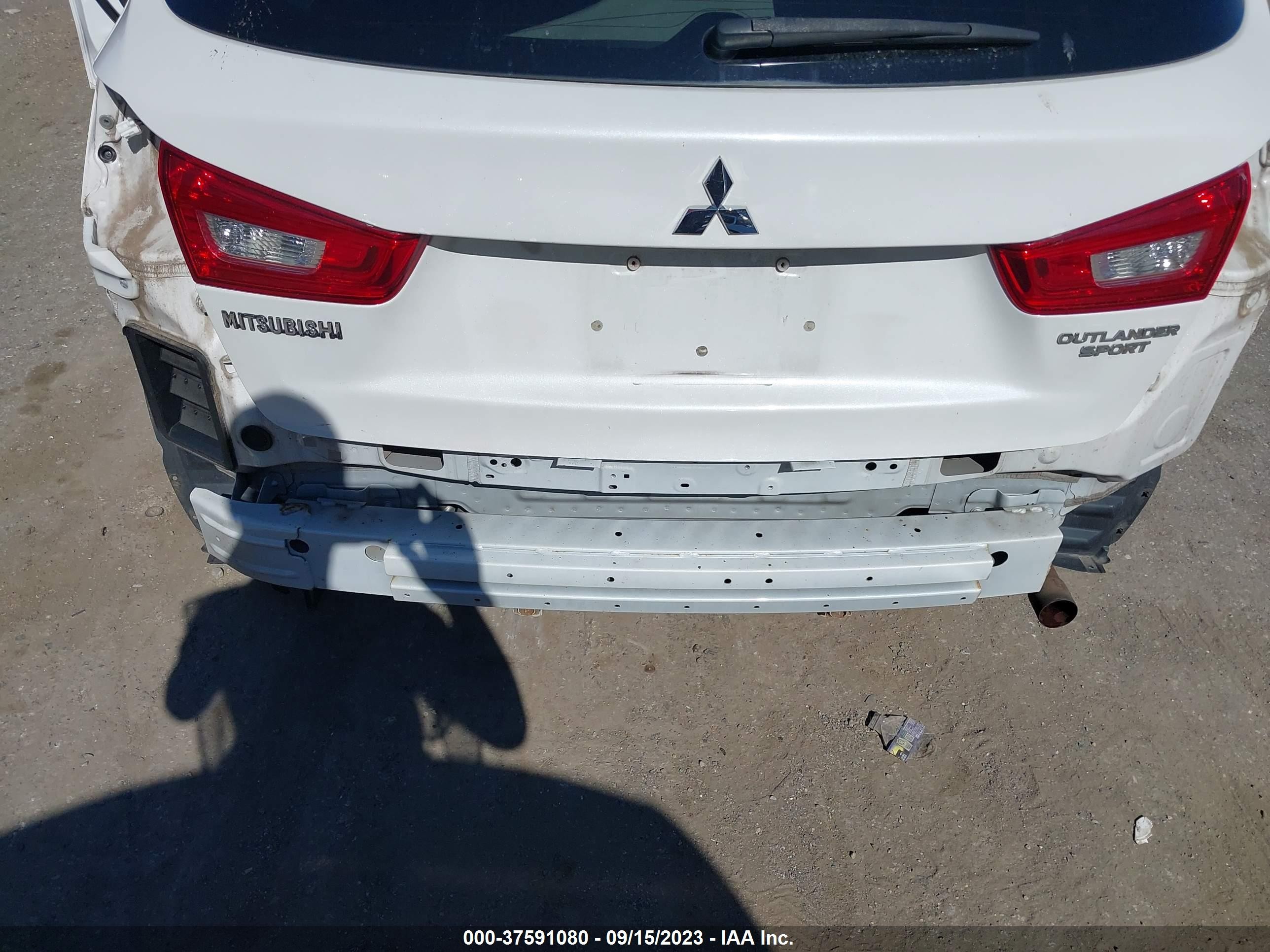 Photo 5 VIN: 4A4AP3AU2FE010195 - MITSUBISHI OUTLANDER 