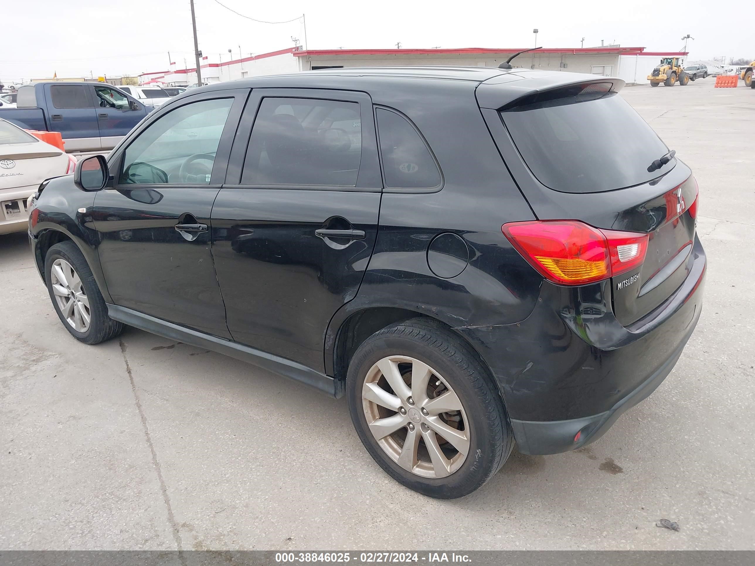 Photo 2 VIN: 4A4AP3AU2FE039695 - MITSUBISHI OUTLANDER 