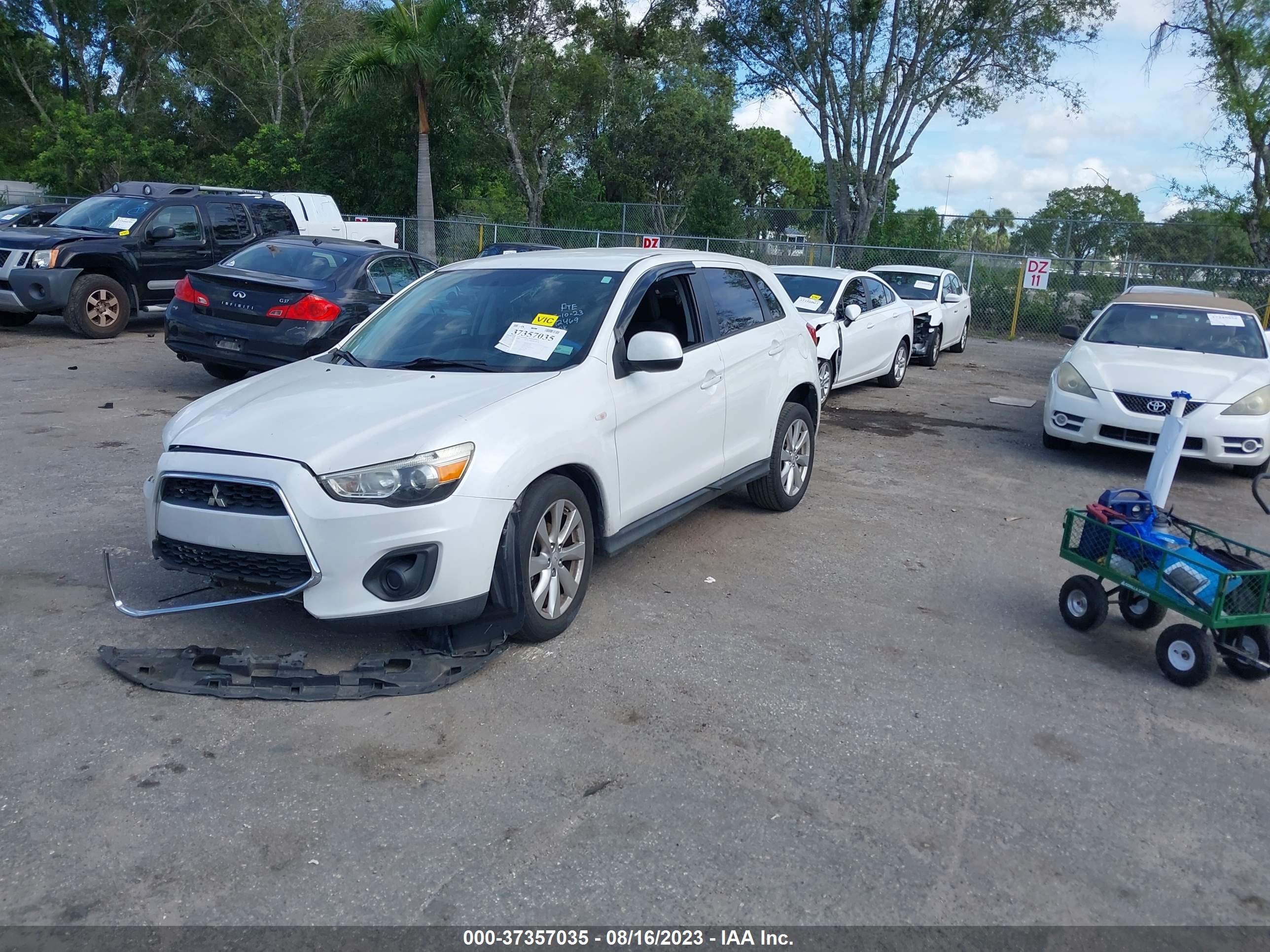 Photo 1 VIN: 4A4AP3AU3EE012469 - MITSUBISHI OUTLANDER 