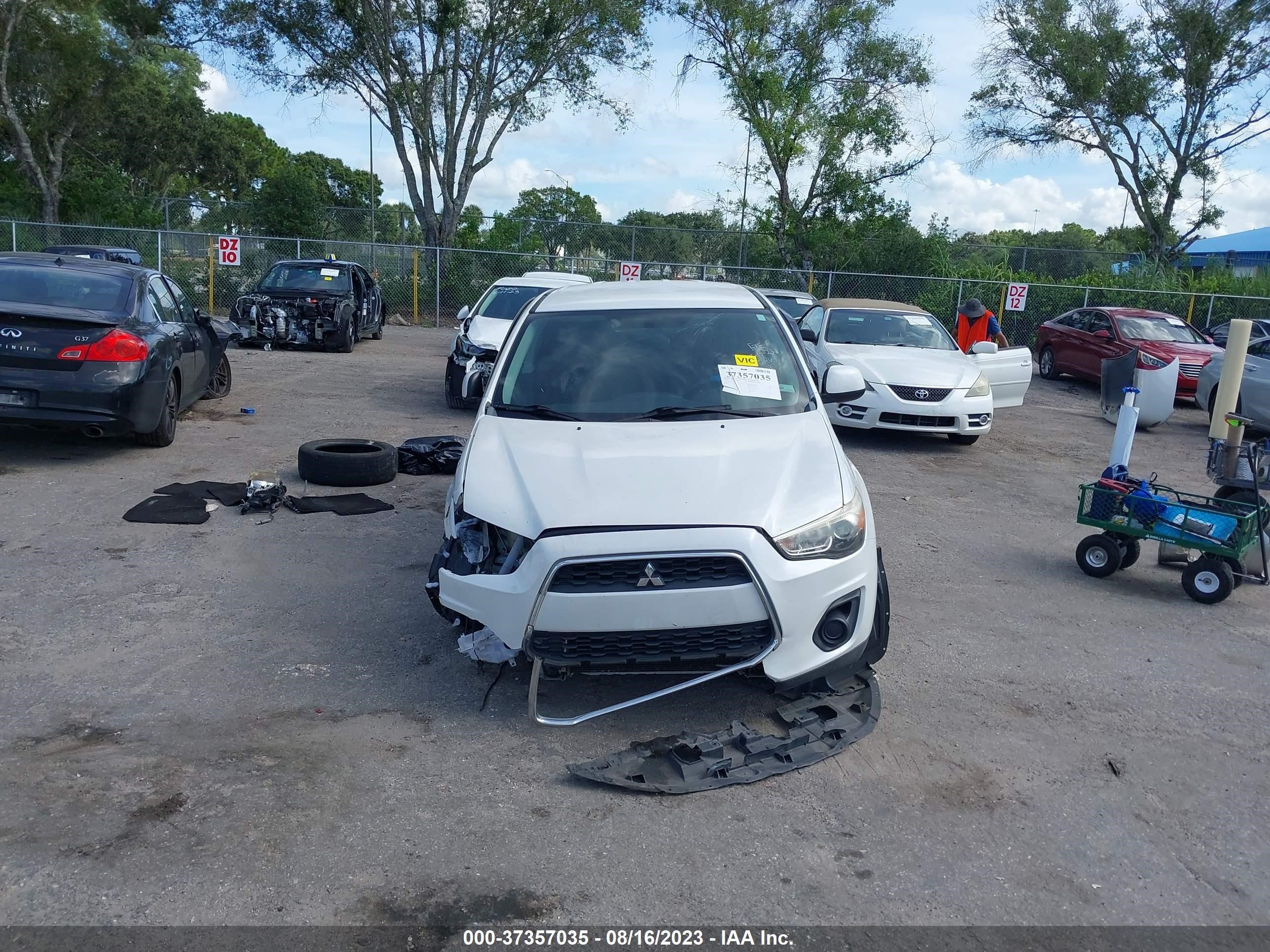 Photo 11 VIN: 4A4AP3AU3EE012469 - MITSUBISHI OUTLANDER 