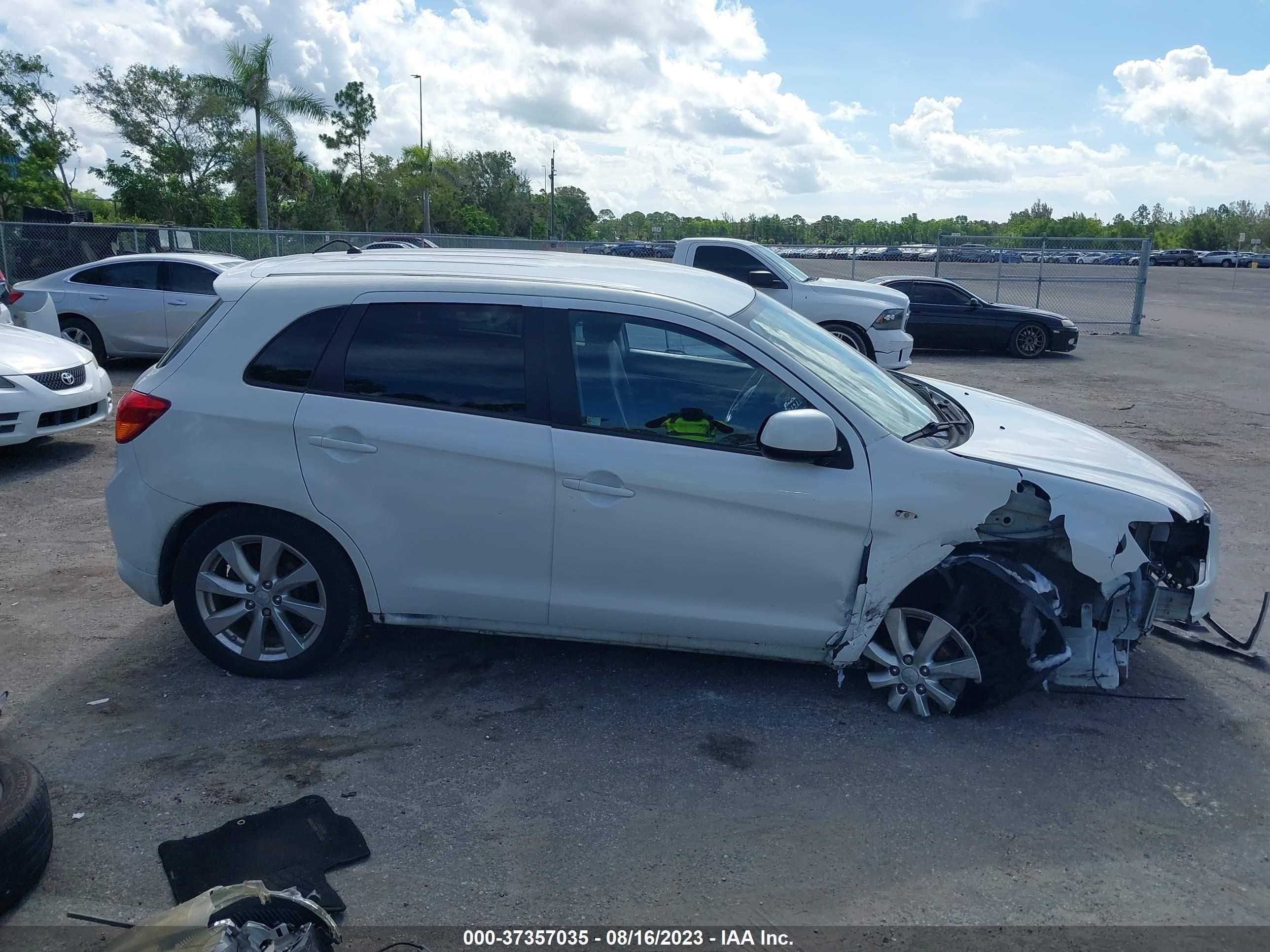 Photo 12 VIN: 4A4AP3AU3EE012469 - MITSUBISHI OUTLANDER 