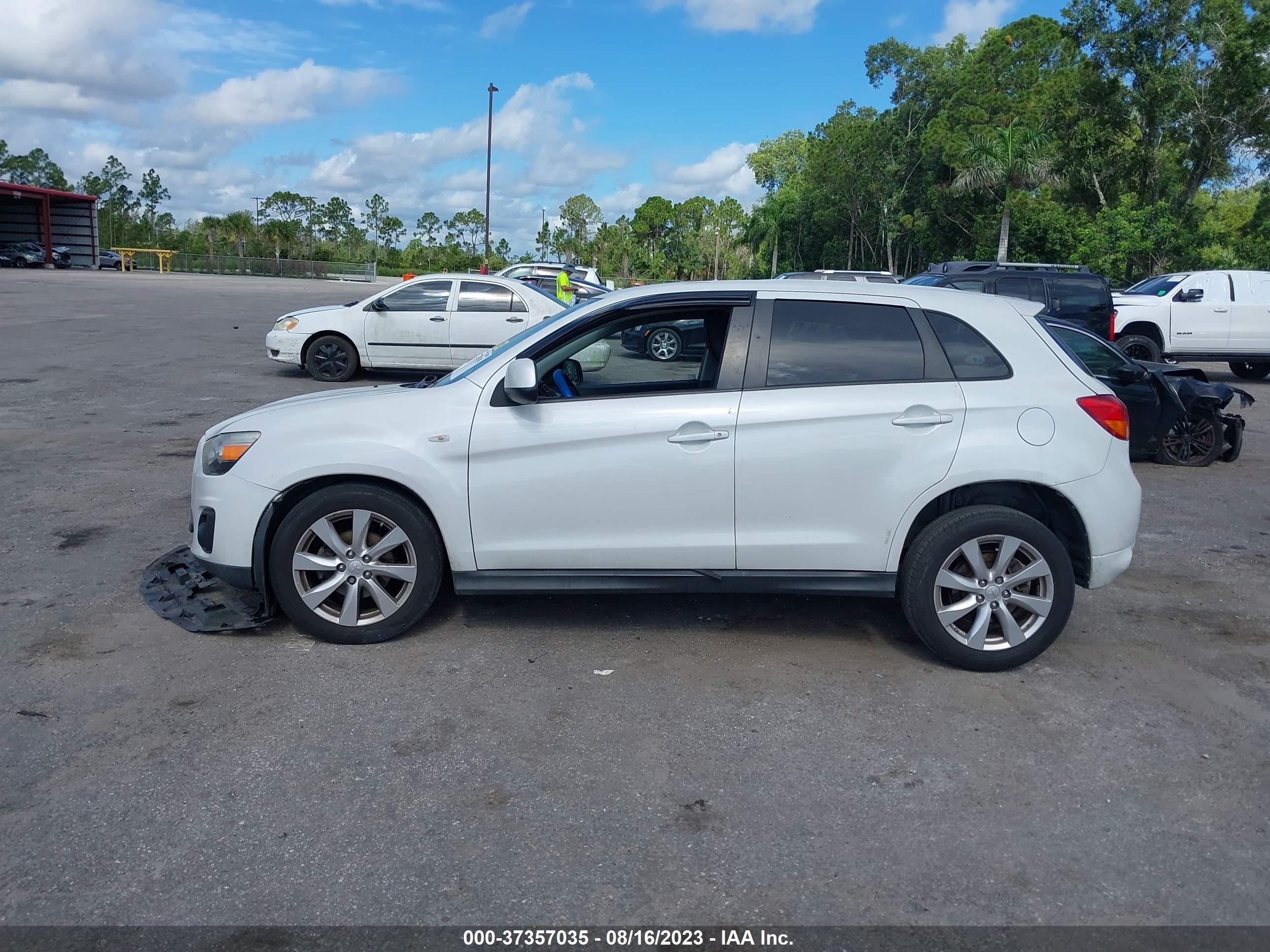 Photo 13 VIN: 4A4AP3AU3EE012469 - MITSUBISHI OUTLANDER 