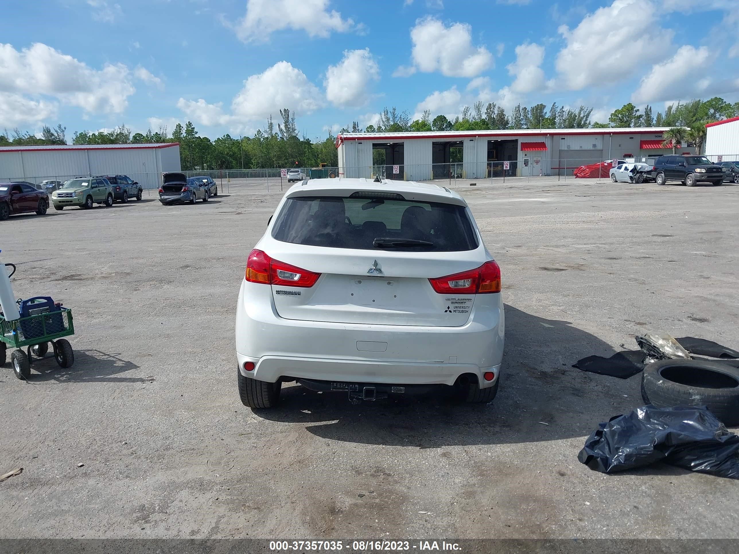 Photo 15 VIN: 4A4AP3AU3EE012469 - MITSUBISHI OUTLANDER 