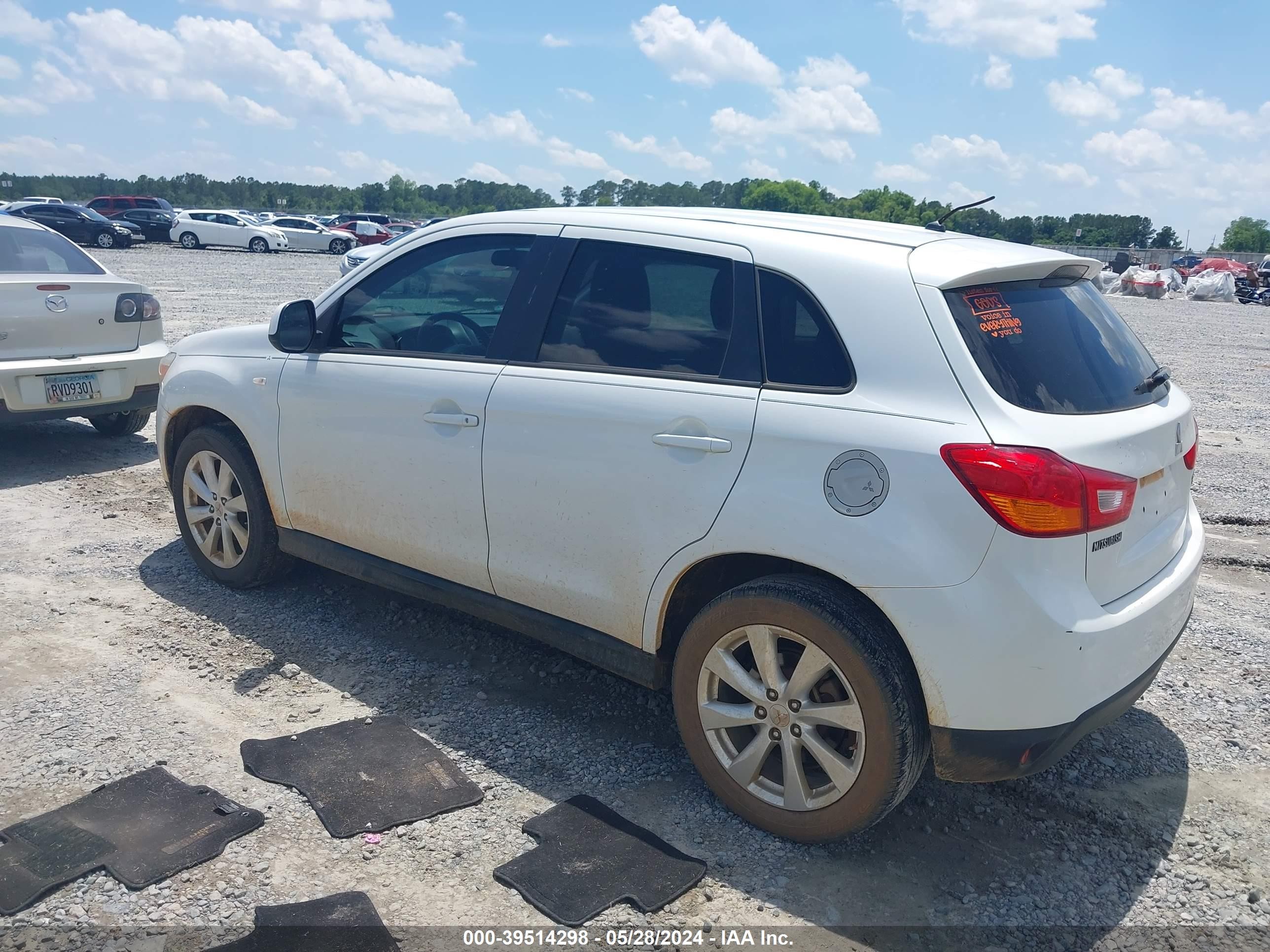 Photo 2 VIN: 4A4AP3AU3FE041570 - MITSUBISHI OUTLANDER 