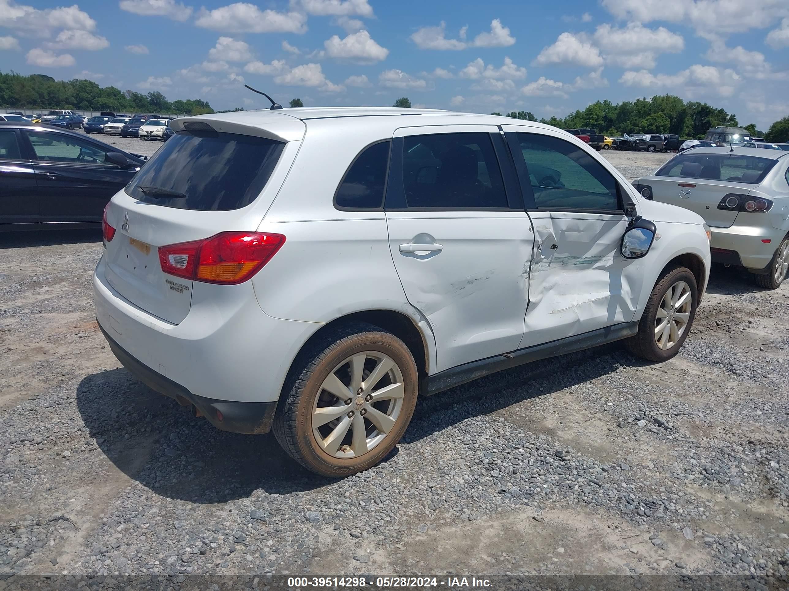 Photo 3 VIN: 4A4AP3AU3FE041570 - MITSUBISHI OUTLANDER 