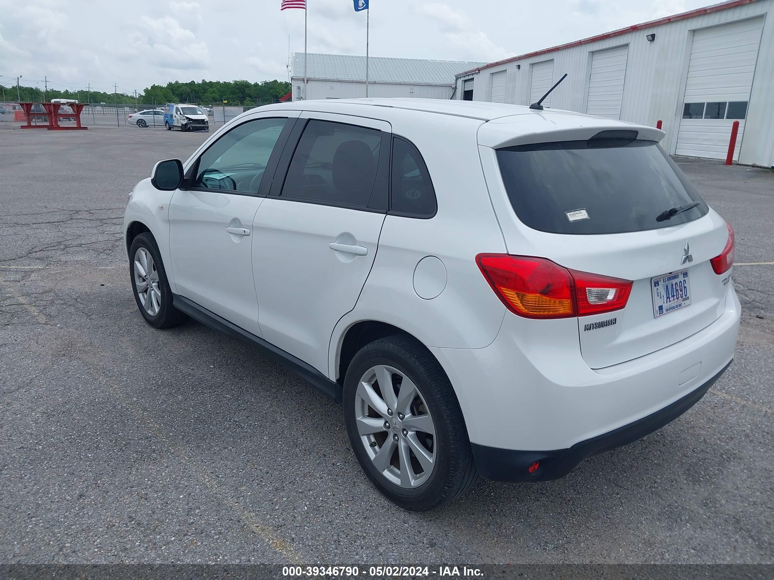 Photo 2 VIN: 4A4AP3AU3FE047773 - MITSUBISHI OUTLANDER 