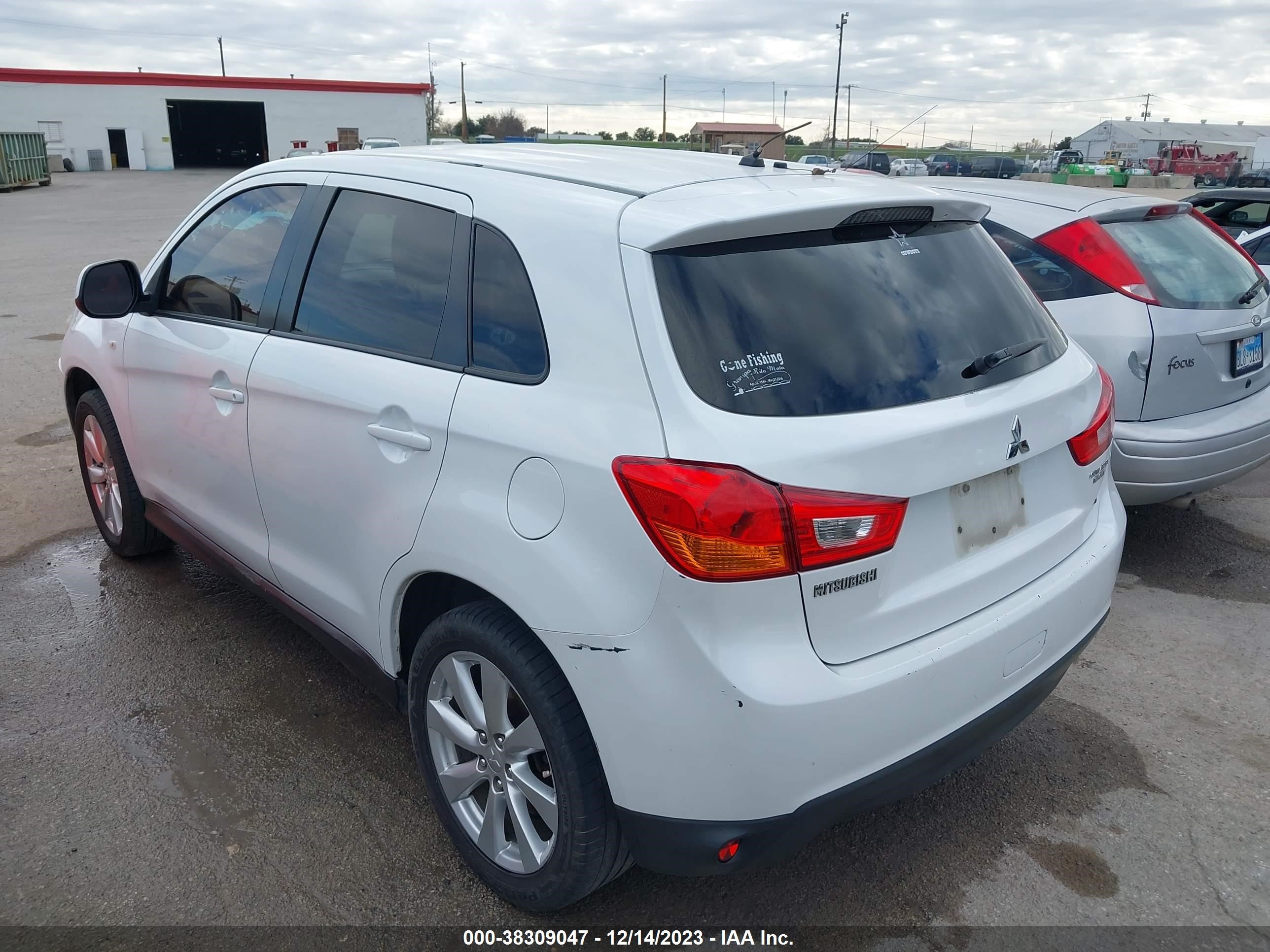 Photo 2 VIN: 4A4AP3AU4EE029684 - MITSUBISHI OUTLANDER 