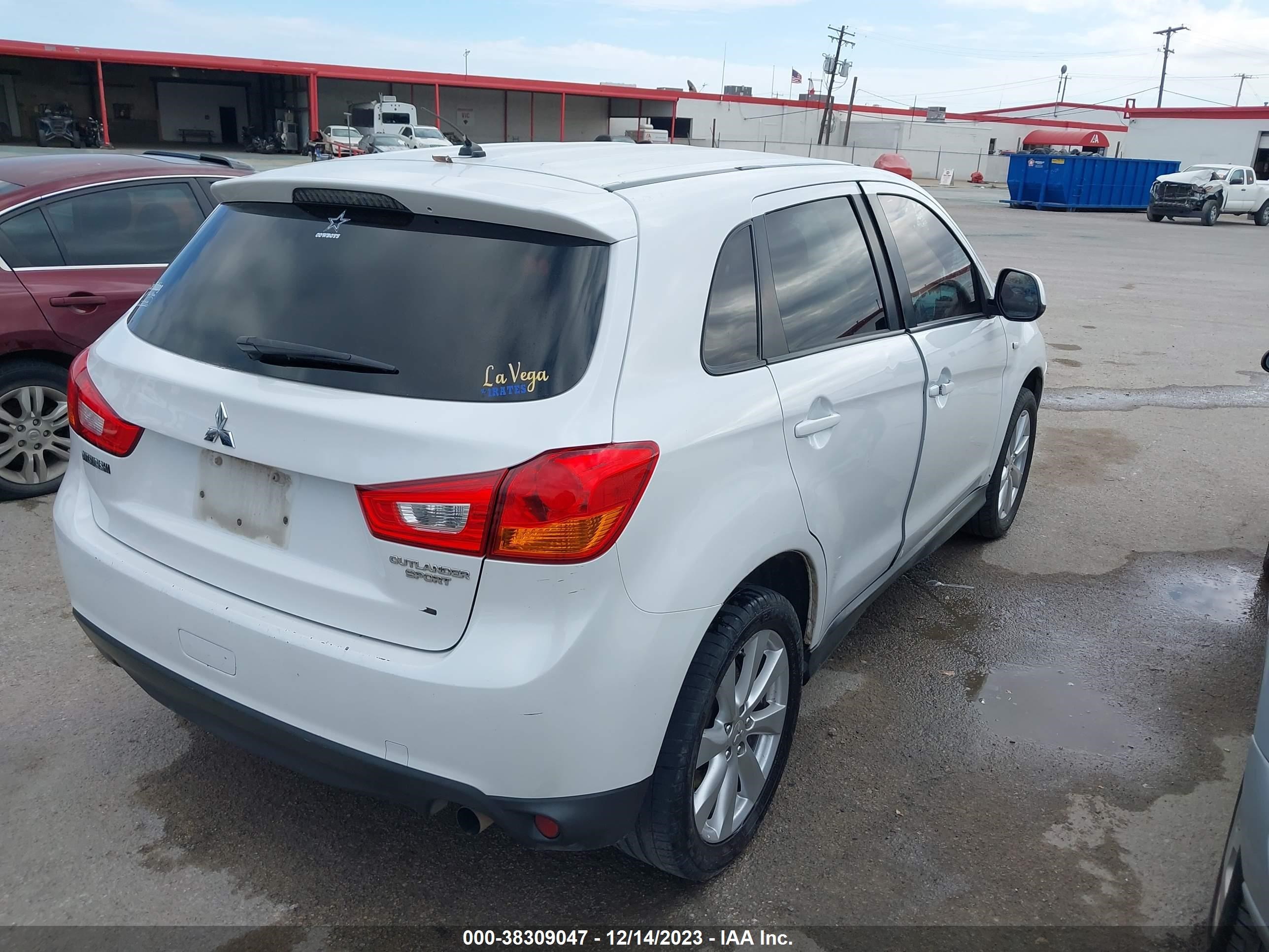 Photo 3 VIN: 4A4AP3AU4EE029684 - MITSUBISHI OUTLANDER 