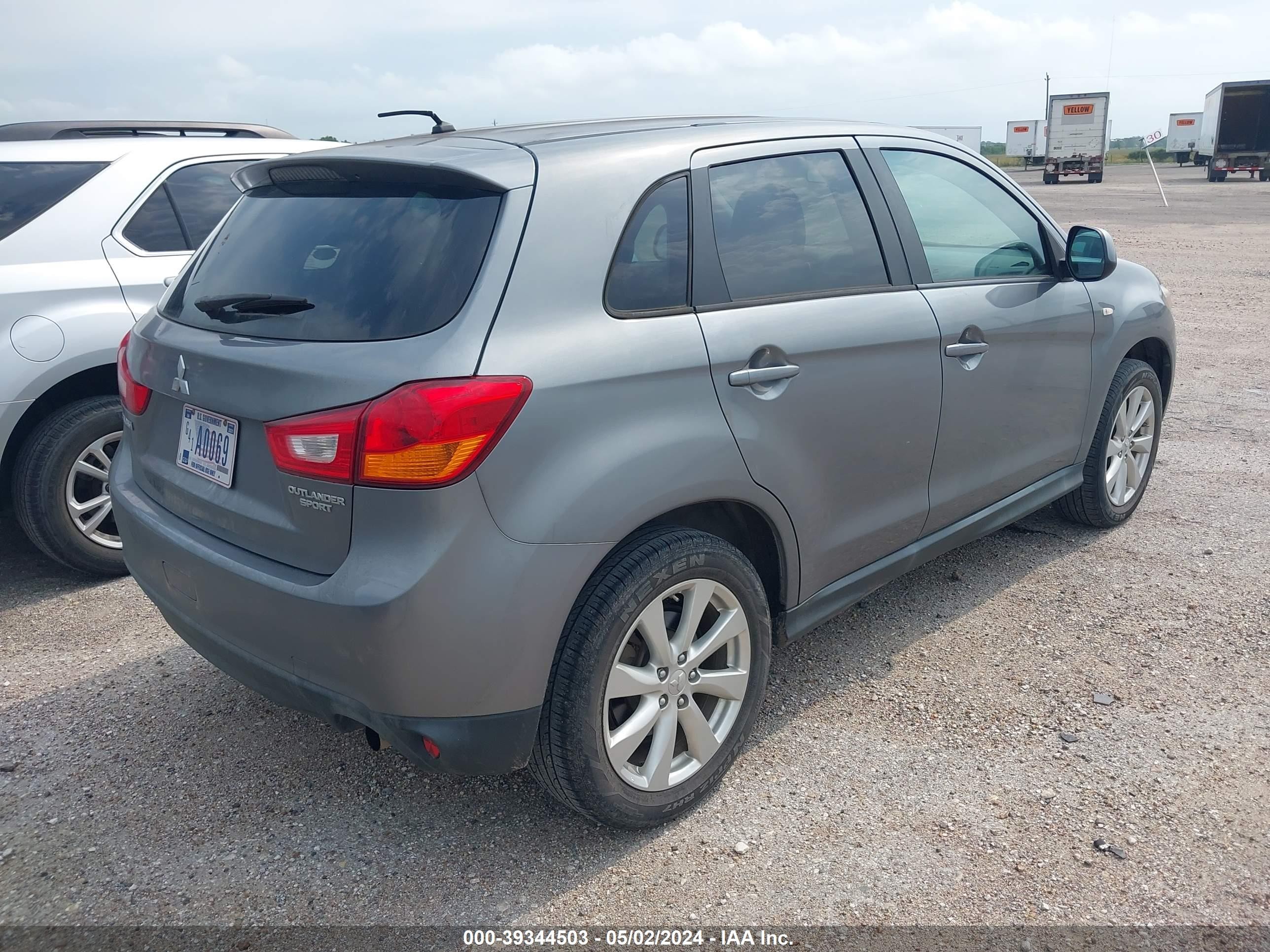 Photo 3 VIN: 4A4AP3AU4FE043697 - MITSUBISHI OUTLANDER 