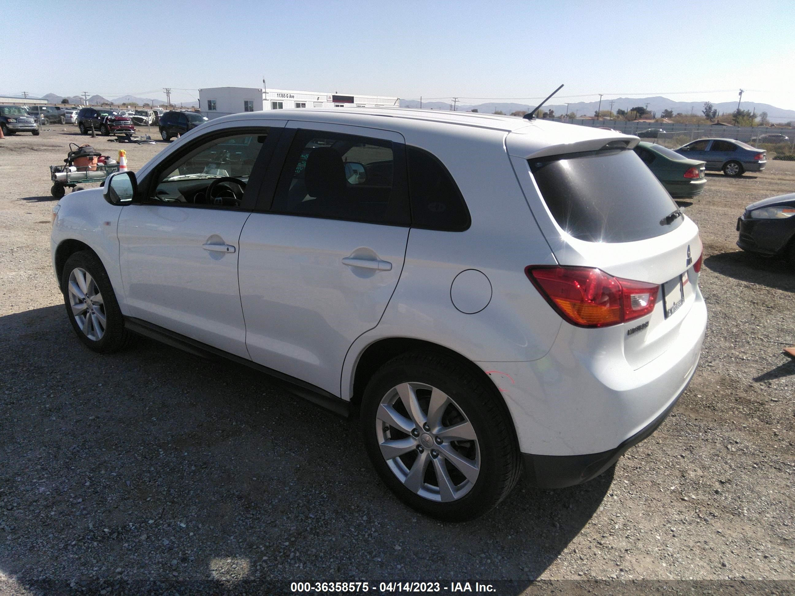 Photo 2 VIN: 4A4AP3AU5DE023133 - MITSUBISHI OUTLANDER 