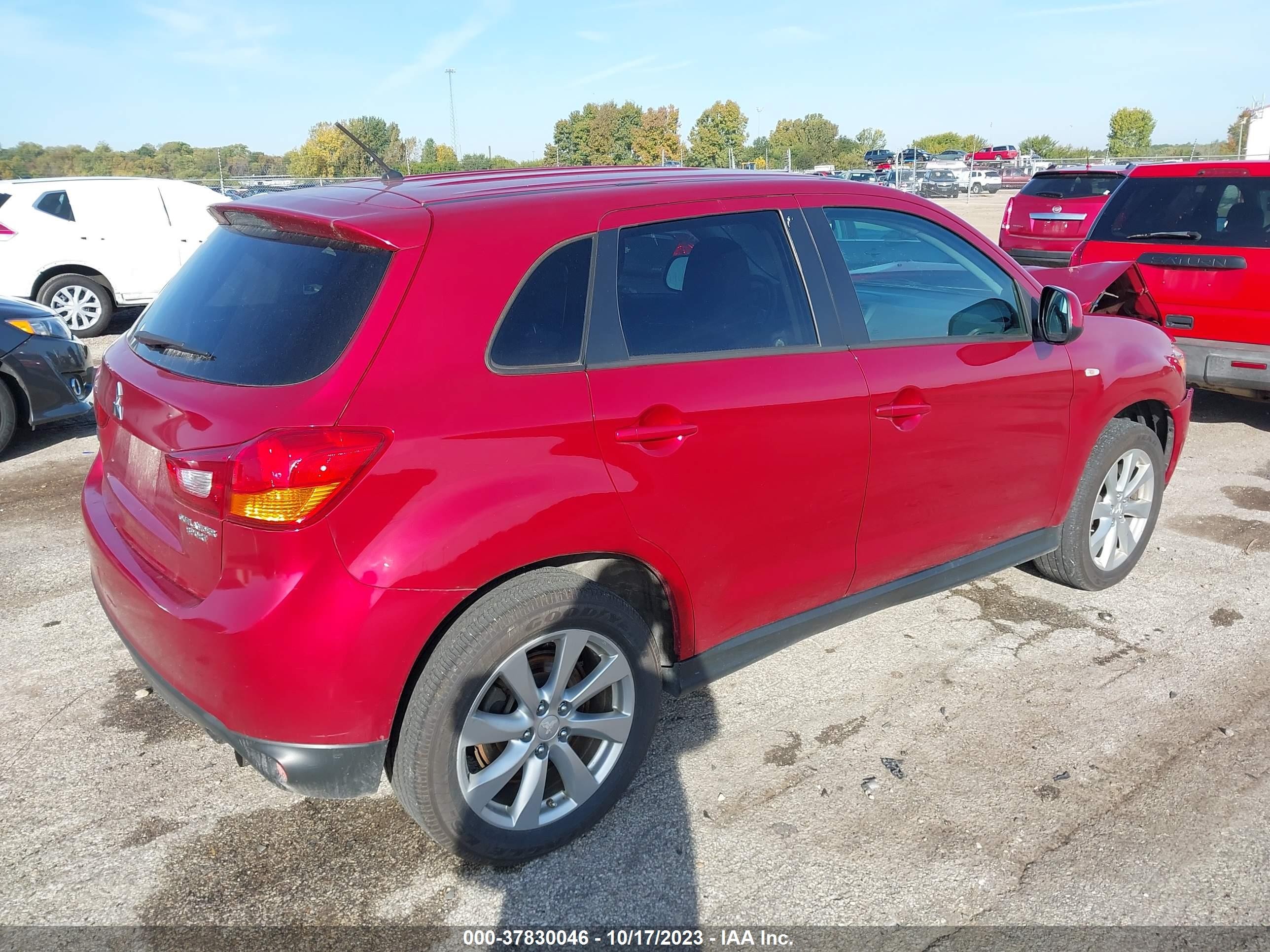 Photo 3 VIN: 4A4AP3AU6FE053101 - MITSUBISHI OUTLANDER 