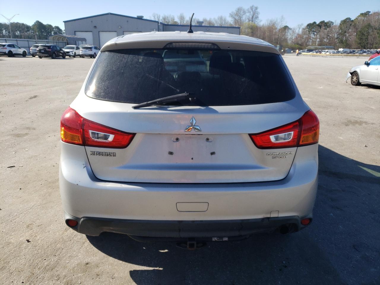 Photo 5 VIN: 4A4AP3AU7DE015843 - MITSUBISHI OUTLANDER 