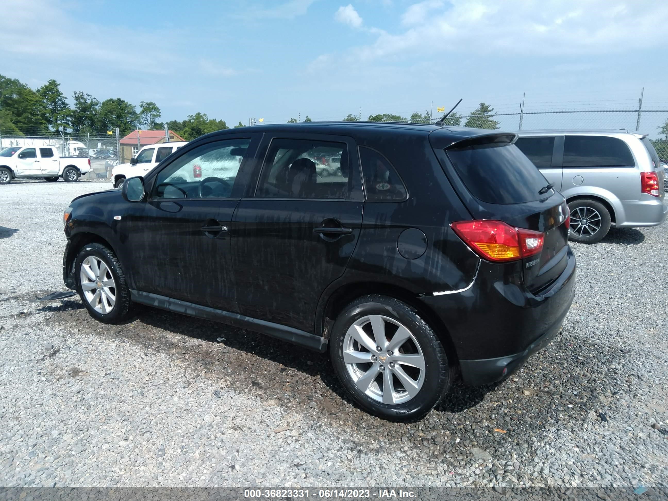 Photo 2 VIN: 4A4AP3AUXEE002697 - MITSUBISHI OUTLANDER 