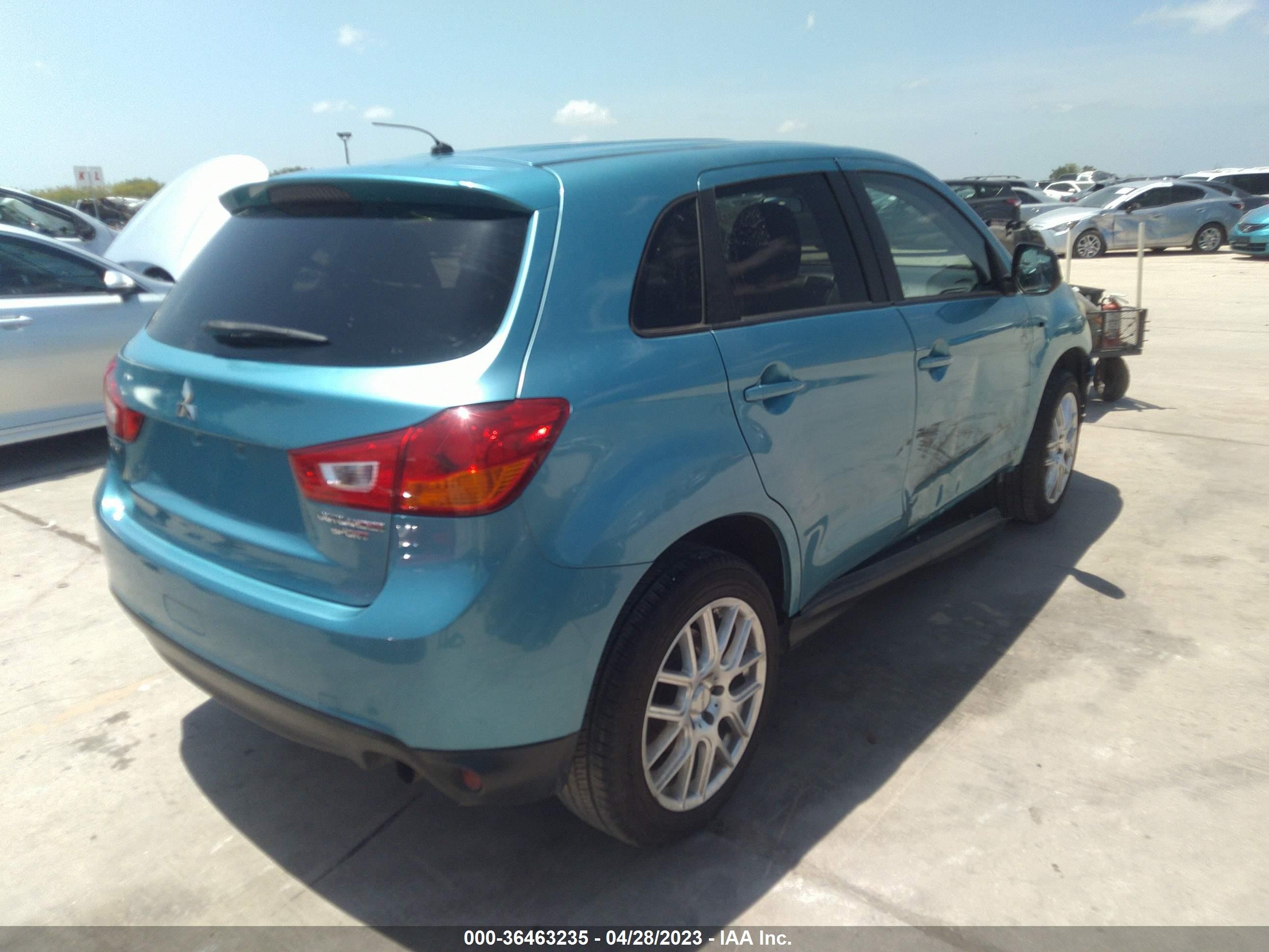 Photo 3 VIN: 4A4AP3AUXEE006054 - MITSUBISHI OUTLANDER 