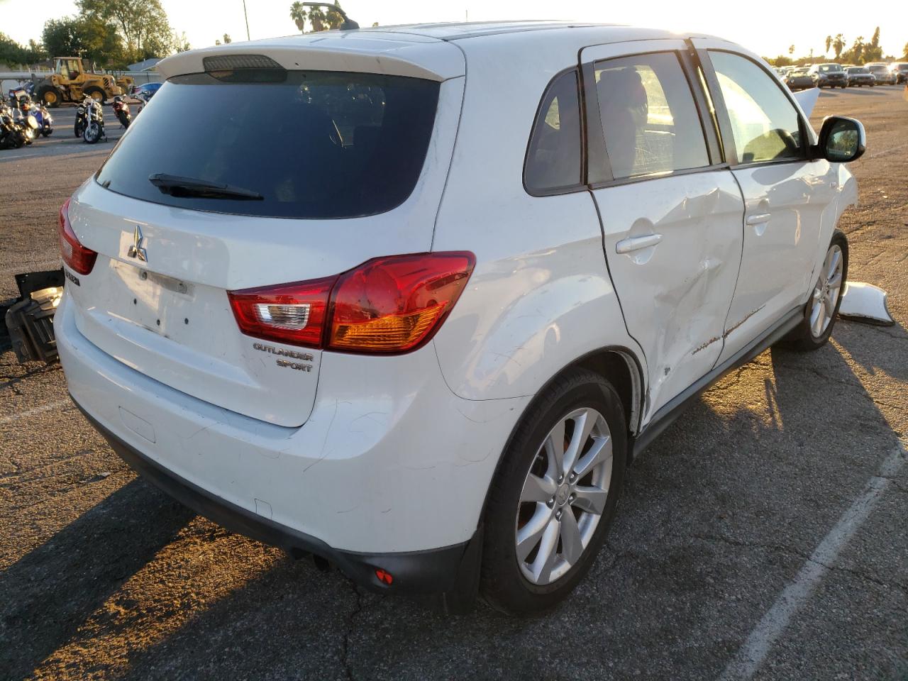 Photo 4 VIN: 4A4AP3AUXEE013182 - MITSUBISHI OUTLANDER 