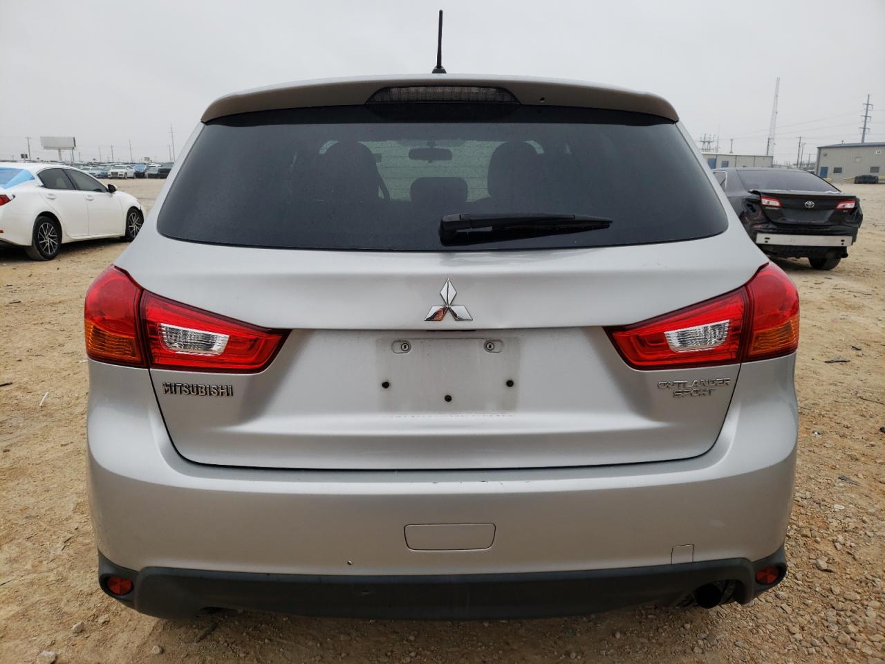 Photo 5 VIN: 4A4AP3AUXFE058642 - MITSUBISHI OUTLANDER 