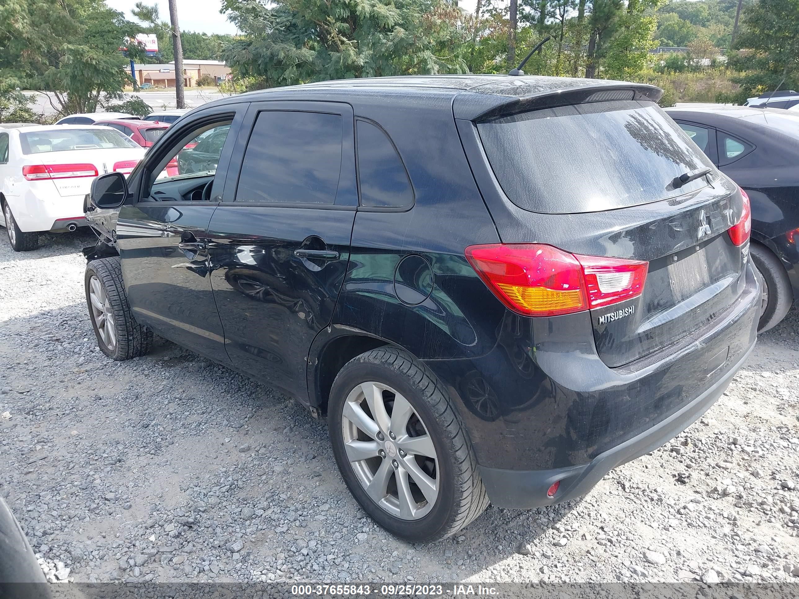 Photo 2 VIN: 4A4AP3AW1FE029063 - MITSUBISHI OUTLANDER 