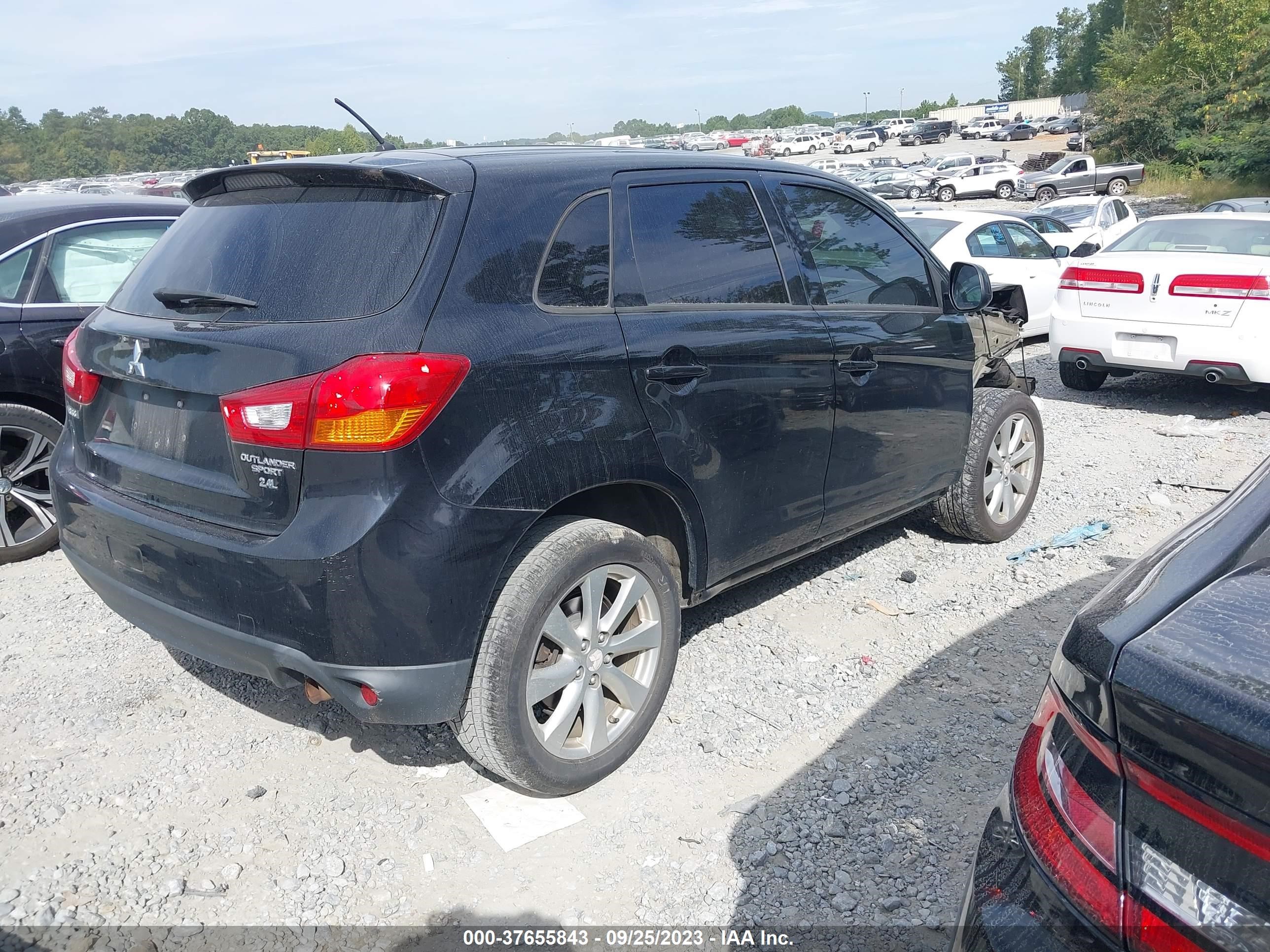 Photo 3 VIN: 4A4AP3AW1FE029063 - MITSUBISHI OUTLANDER 