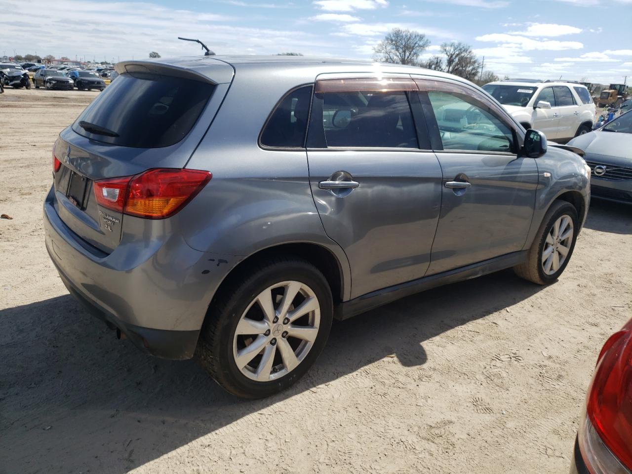 Photo 2 VIN: 4A4AP3AW4FE033950 - MITSUBISHI OUTLANDER 