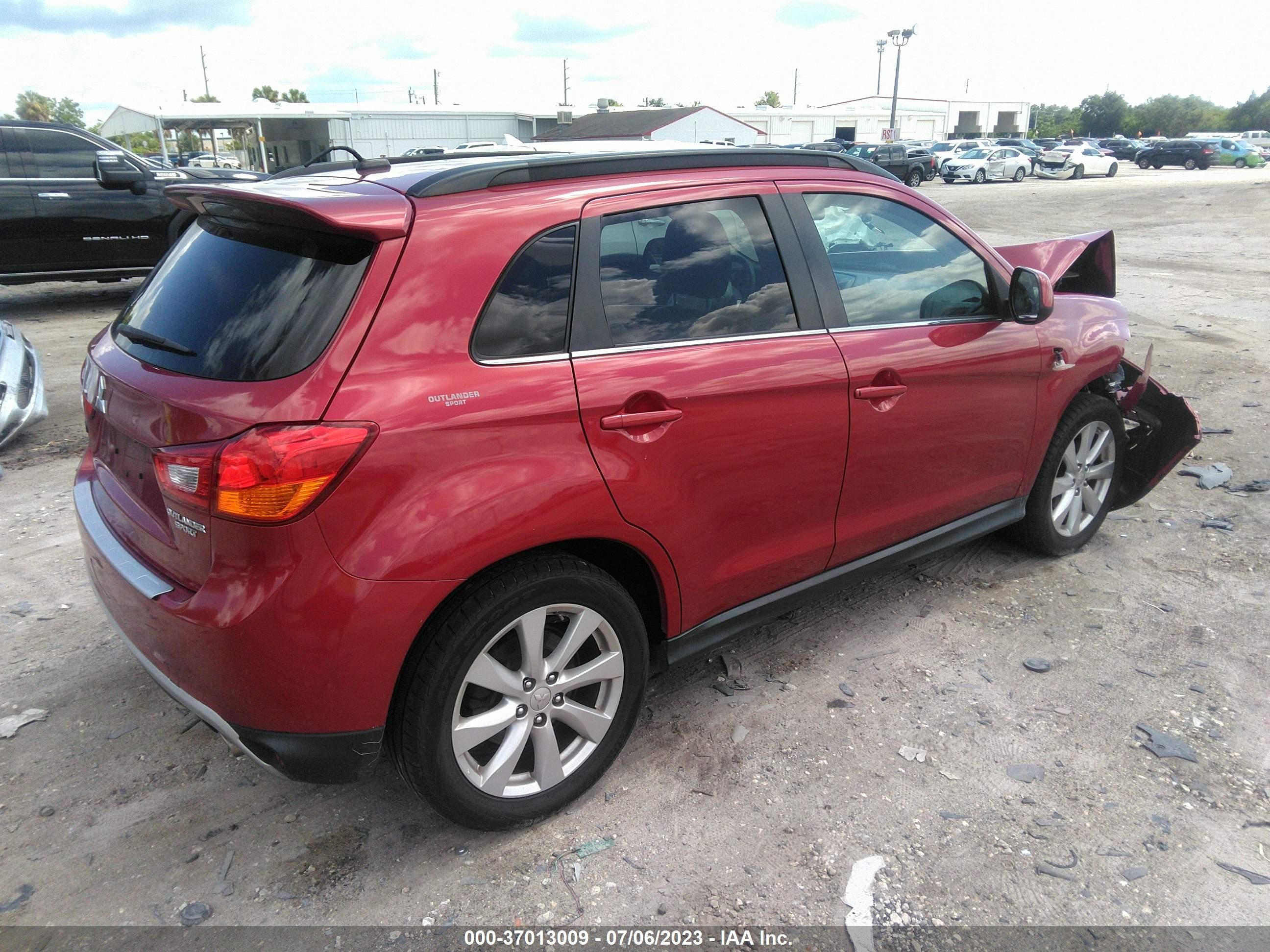 Photo 3 VIN: 4A4AP4AU1EE021144 - MITSUBISHI OUTLANDER 