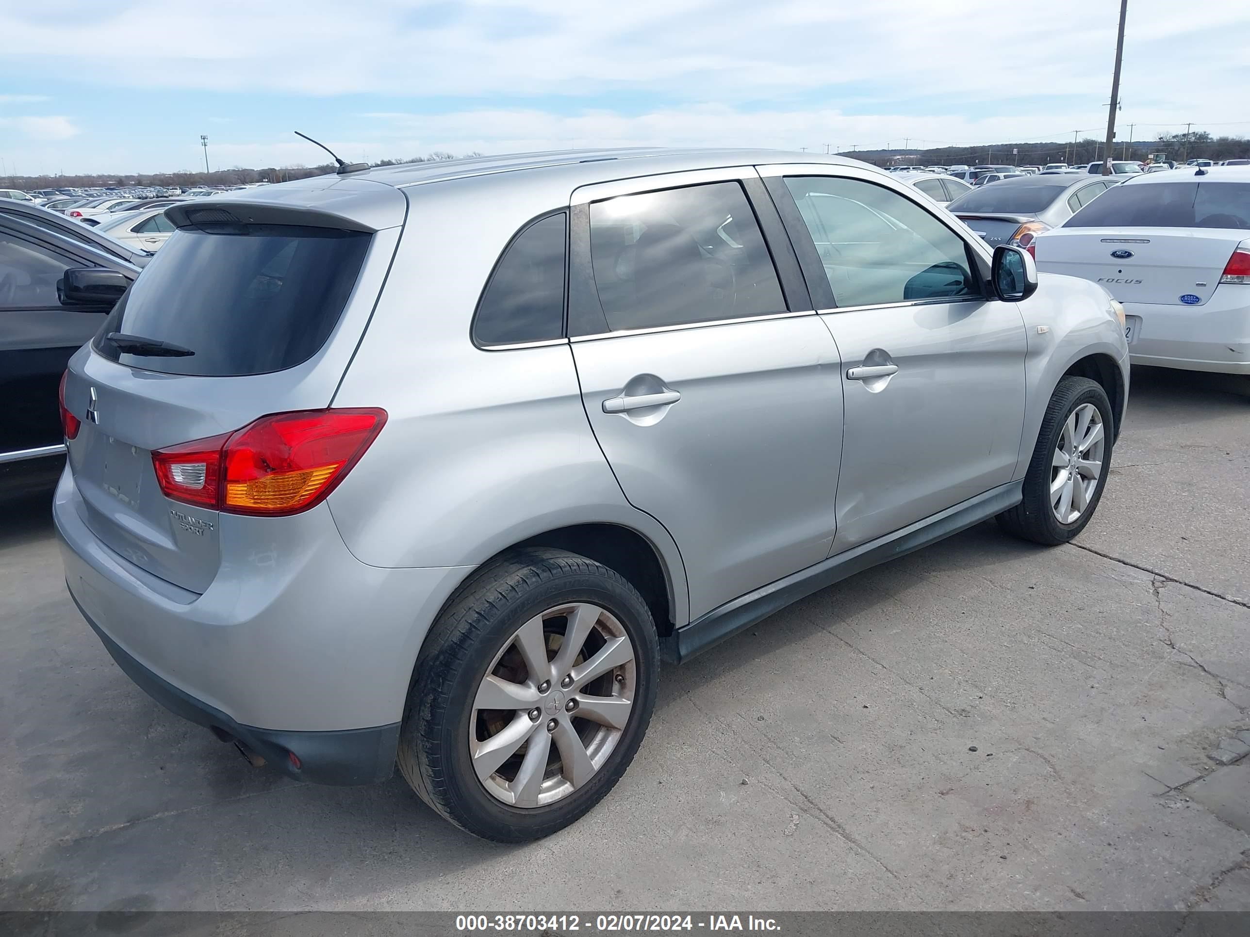 Photo 3 VIN: 4A4AP4AU3DE008278 - MITSUBISHI OUTLANDER 