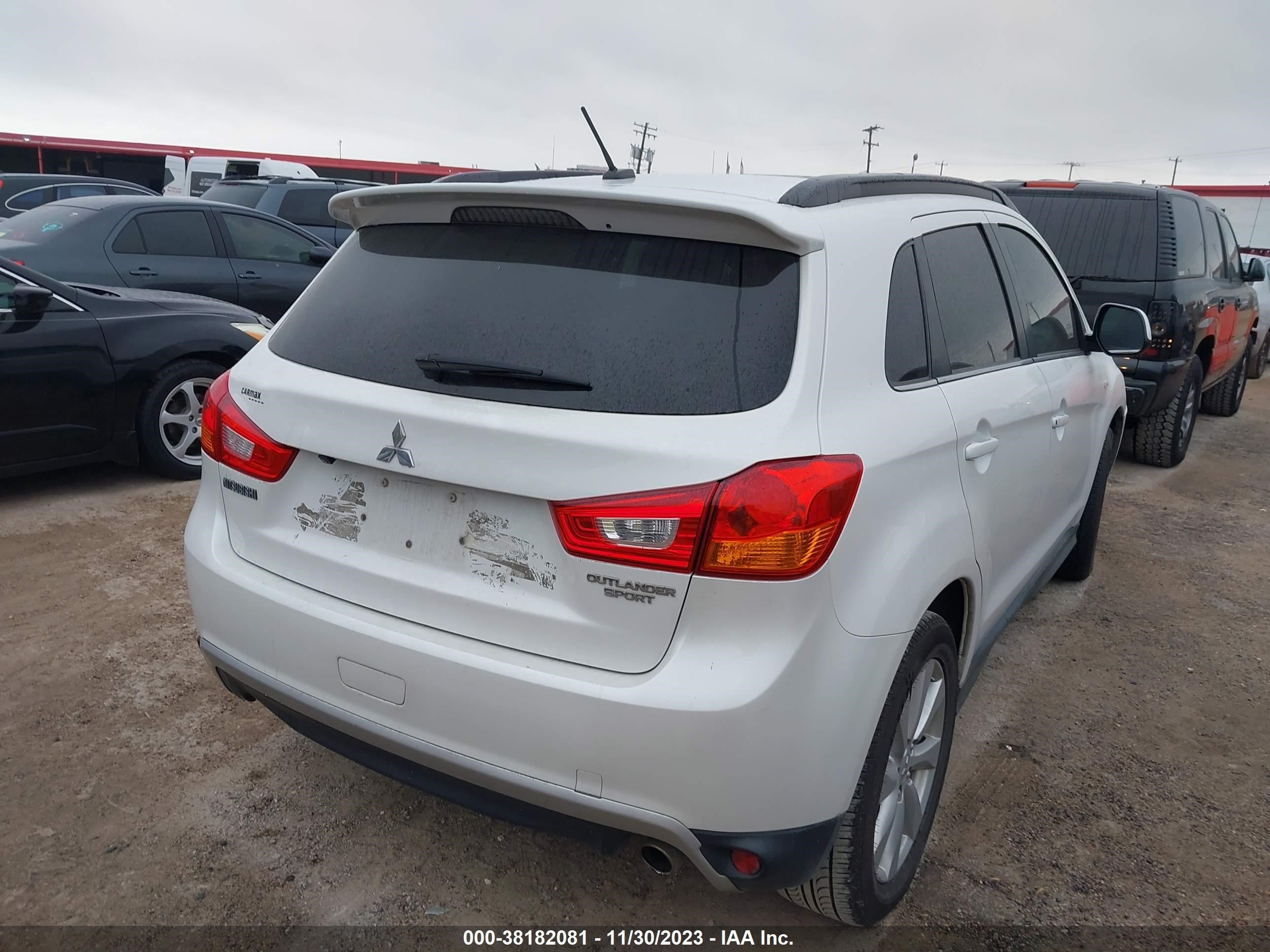 Photo 3 VIN: 4A4AP4AU3EE006161 - MITSUBISHI OUTLANDER 