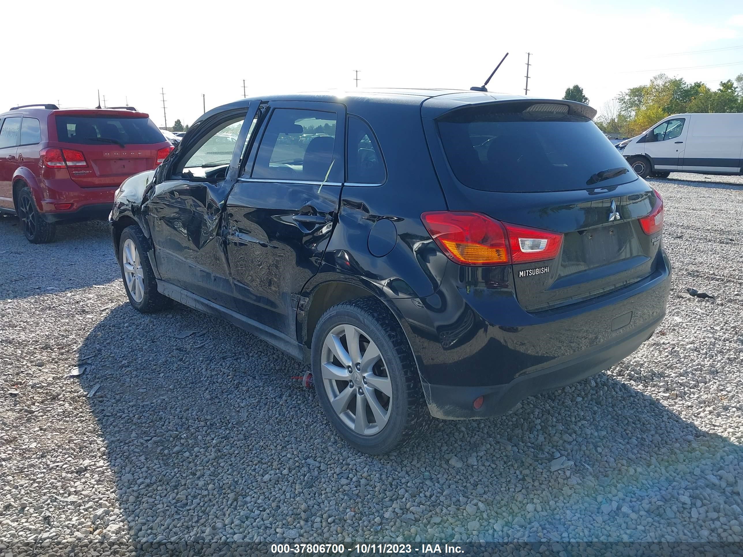 Photo 2 VIN: 4A4AP4AU4FE033578 - MITSUBISHI OUTLANDER 