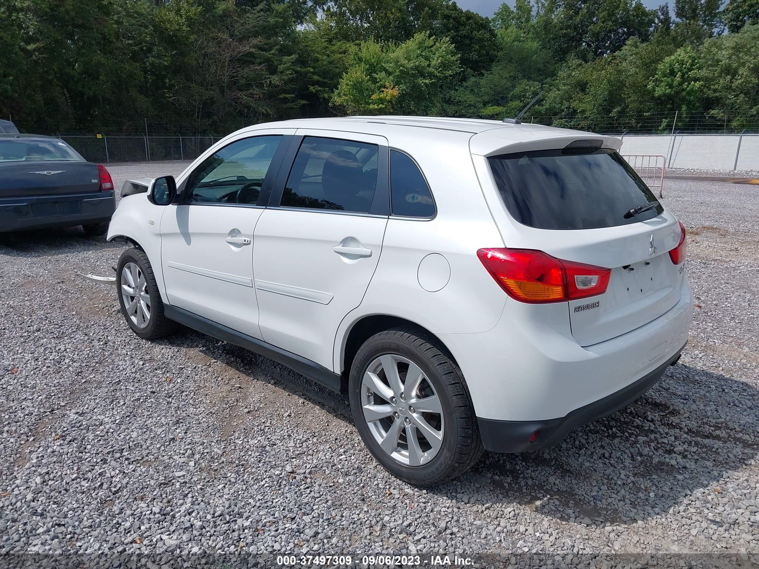 Photo 2 VIN: 4A4AP4AU6EE015727 - MITSUBISHI OUTLANDER 