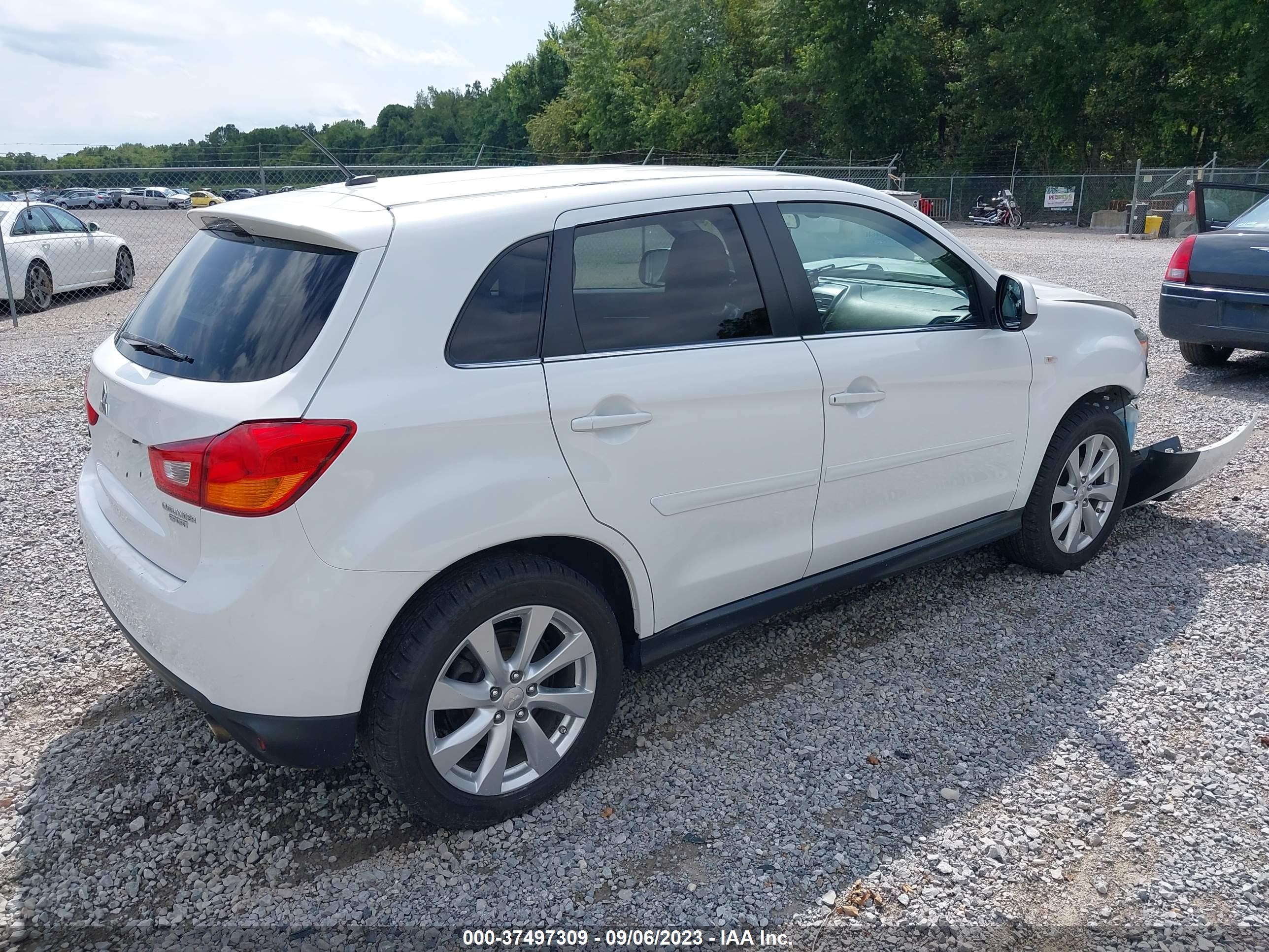 Photo 3 VIN: 4A4AP4AU6EE015727 - MITSUBISHI OUTLANDER 