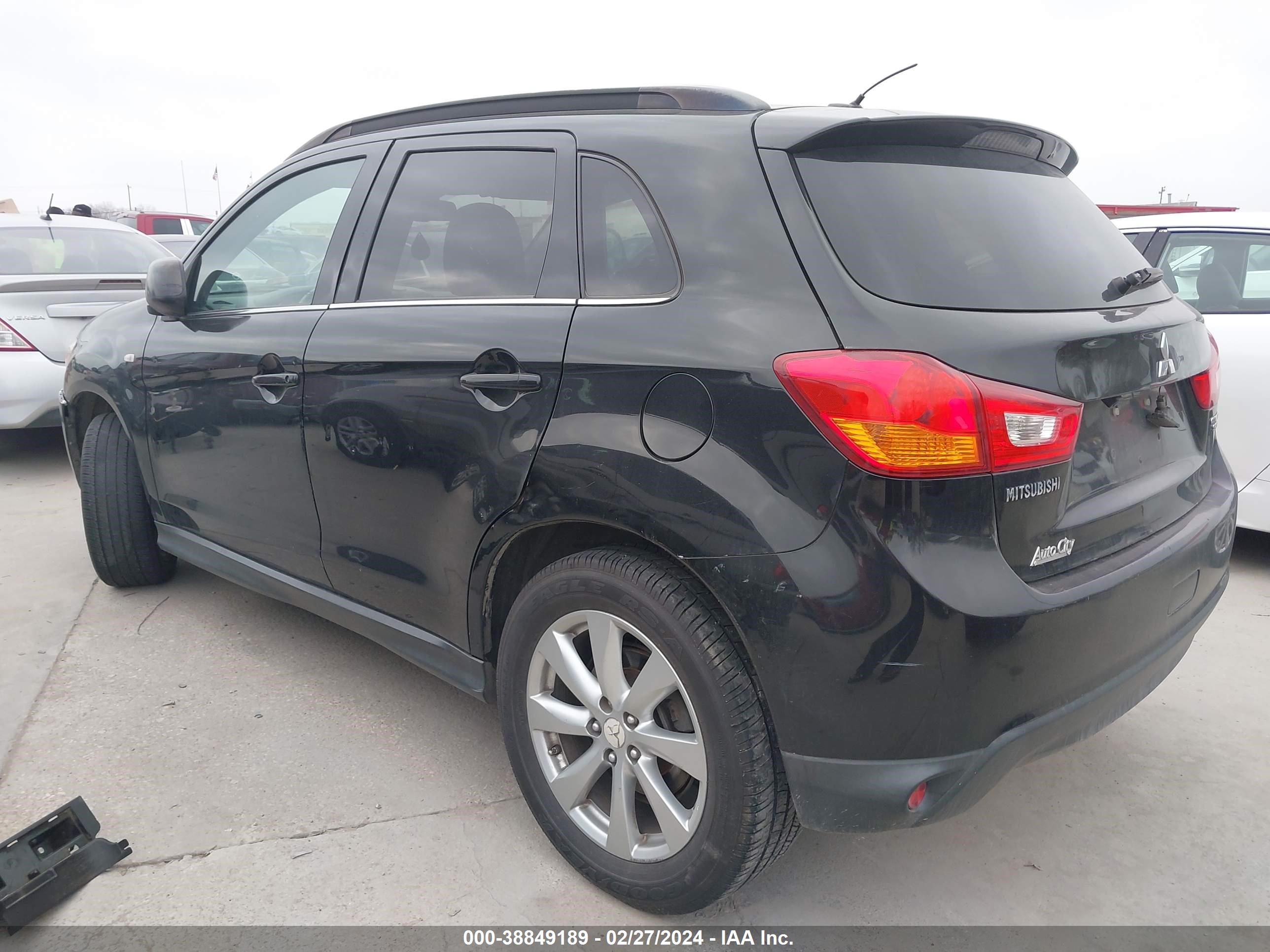 Photo 3 VIN: 4A4AP4AU9FE057648 - MITSUBISHI OUTLANDER 