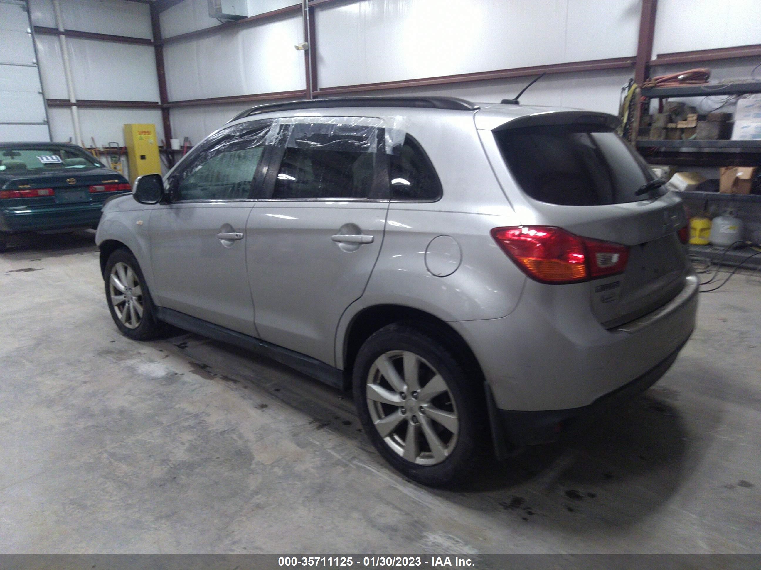 Photo 2 VIN: 4A4AP4AUXDE010027 - MITSUBISHI OUTLANDER 