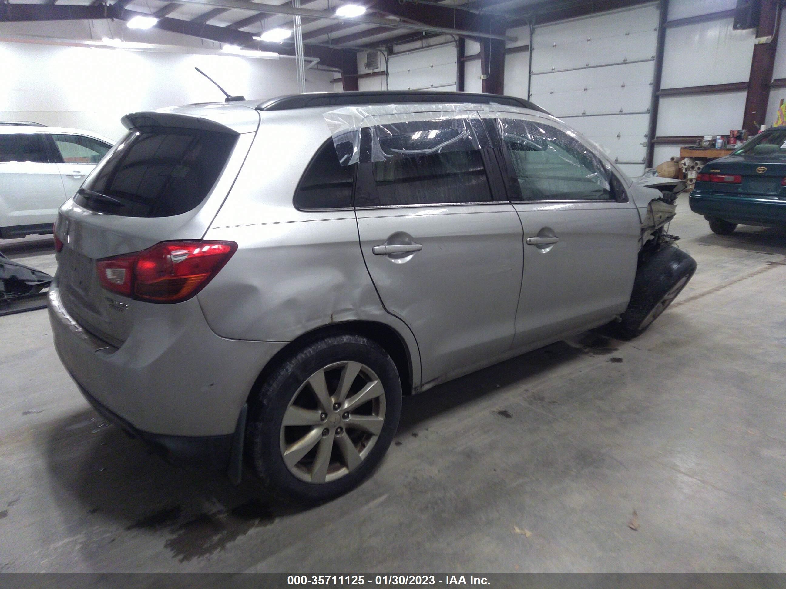 Photo 3 VIN: 4A4AP4AUXDE010027 - MITSUBISHI OUTLANDER 