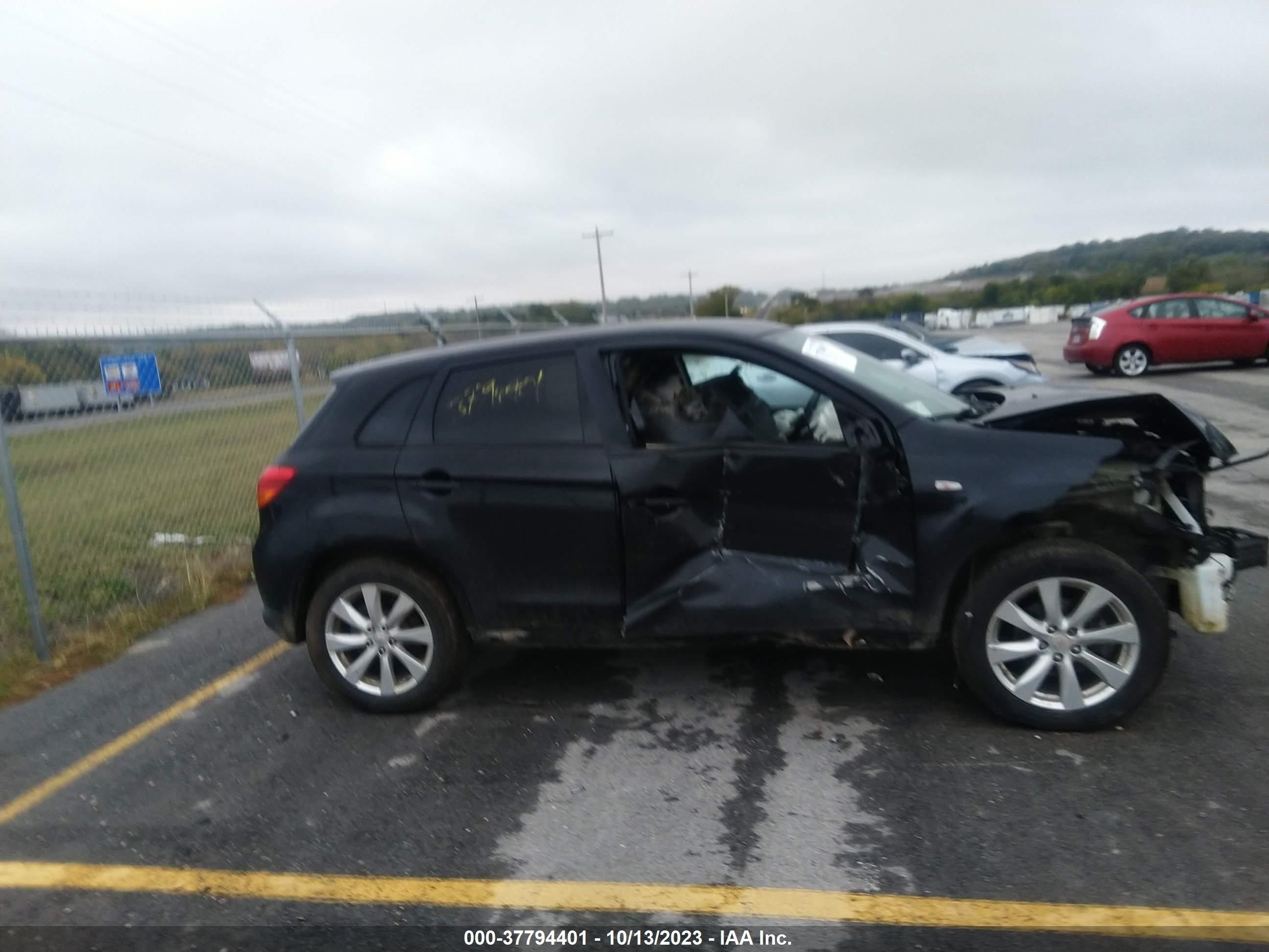 Photo 13 VIN: 4A4AR3AU0FE014711 - MITSUBISHI OUTLANDER 