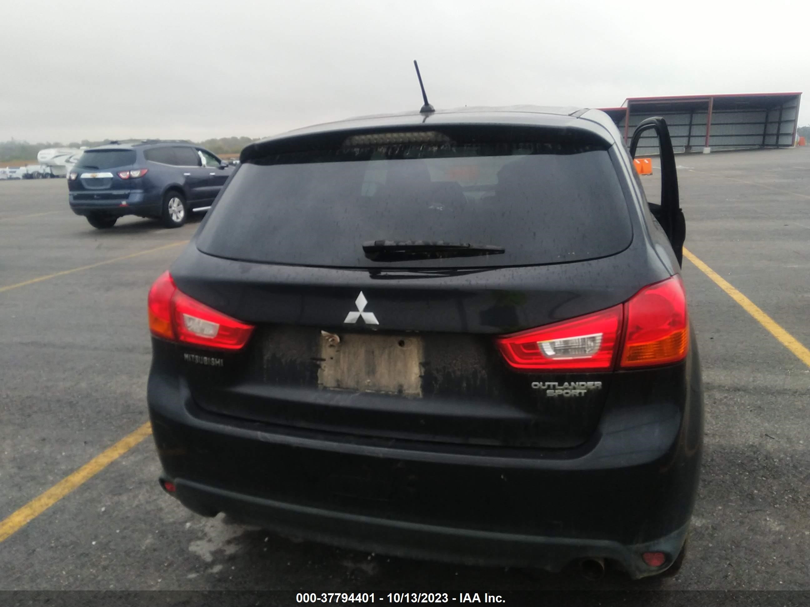 Photo 16 VIN: 4A4AR3AU0FE014711 - MITSUBISHI OUTLANDER 