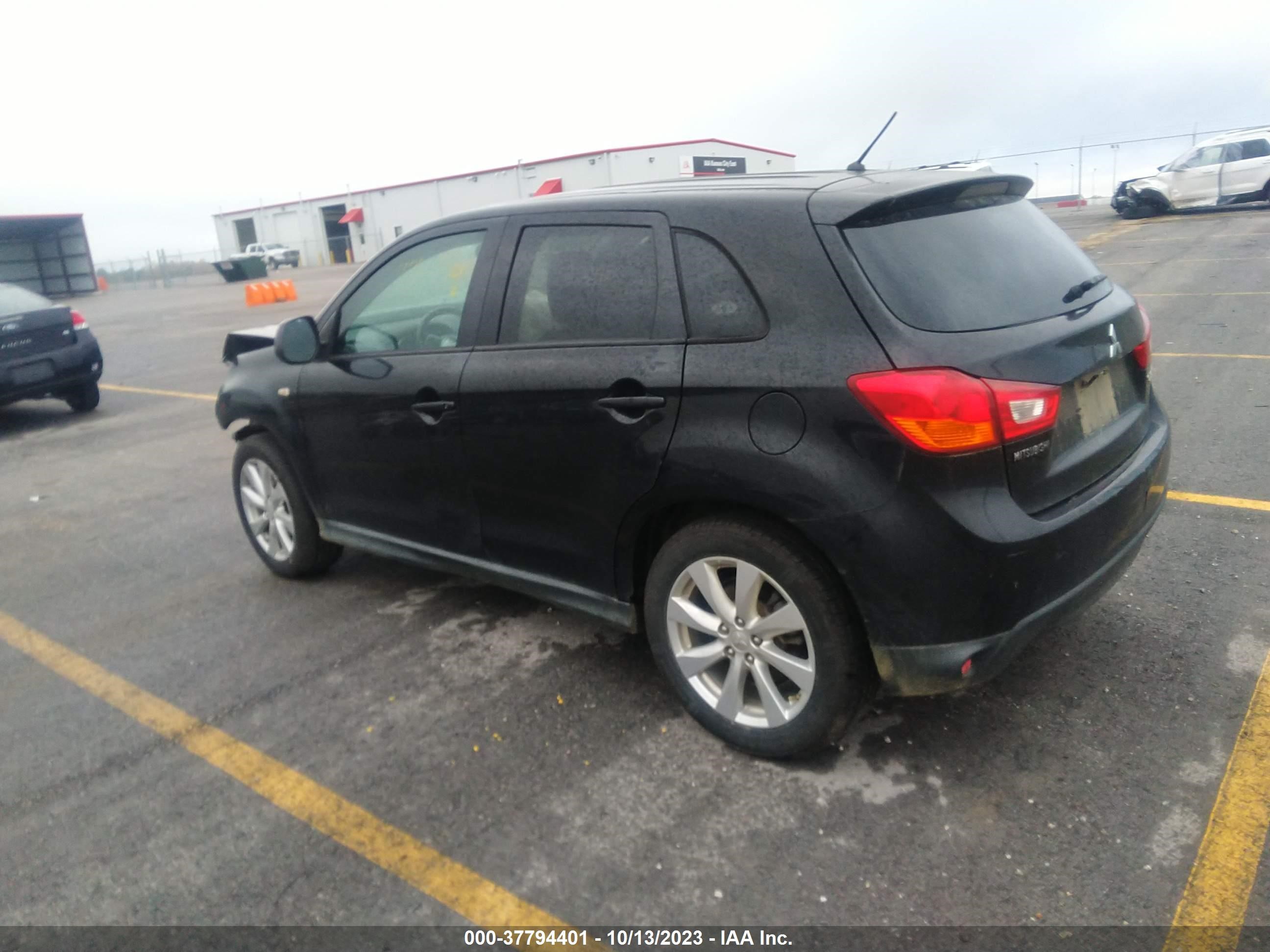 Photo 2 VIN: 4A4AR3AU0FE014711 - MITSUBISHI OUTLANDER 