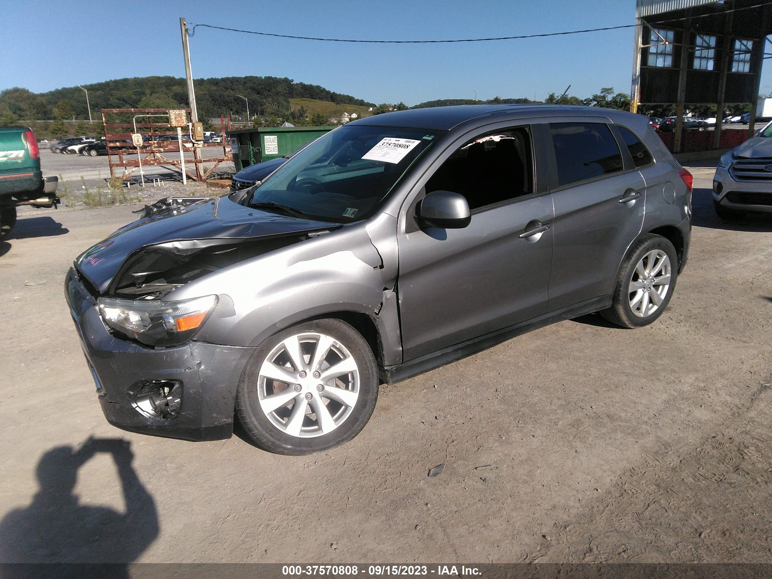 Photo 1 VIN: 4A4AR3AU1FE003099 - MITSUBISHI OUTLANDER 