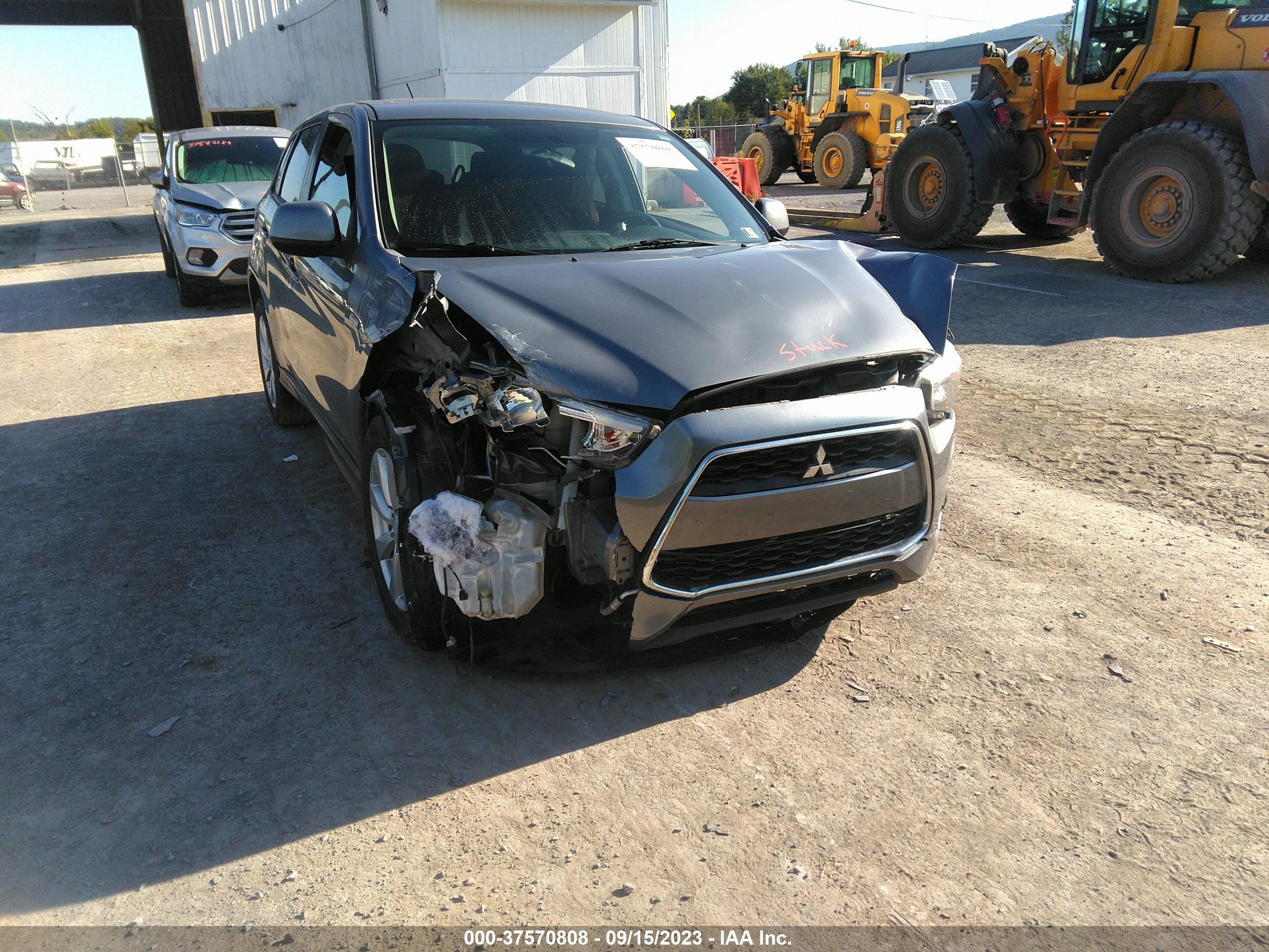 Photo 5 VIN: 4A4AR3AU1FE003099 - MITSUBISHI OUTLANDER 