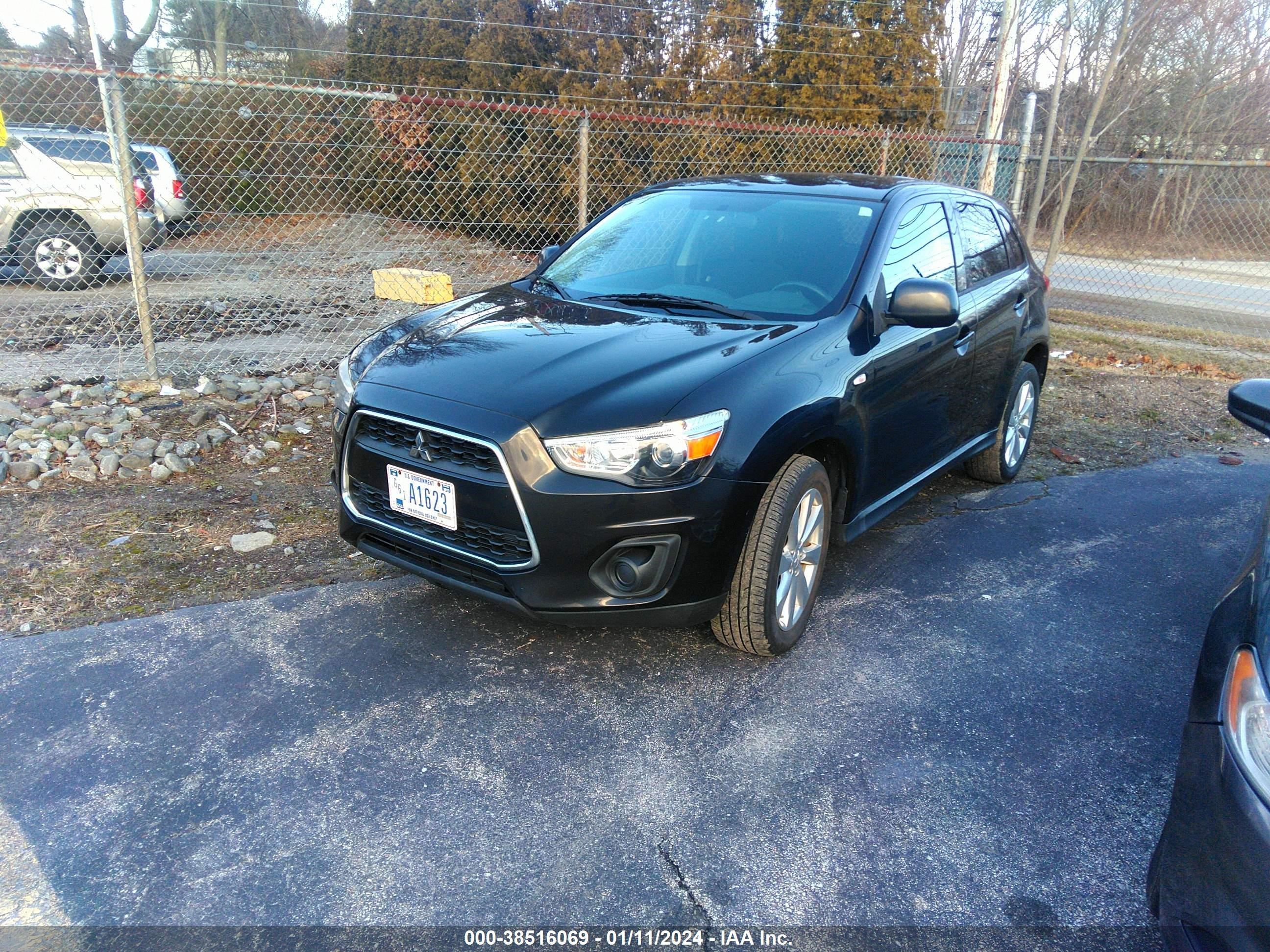 Photo 1 VIN: 4A4AR3AU1FE040413 - MITSUBISHI OUTLANDER 