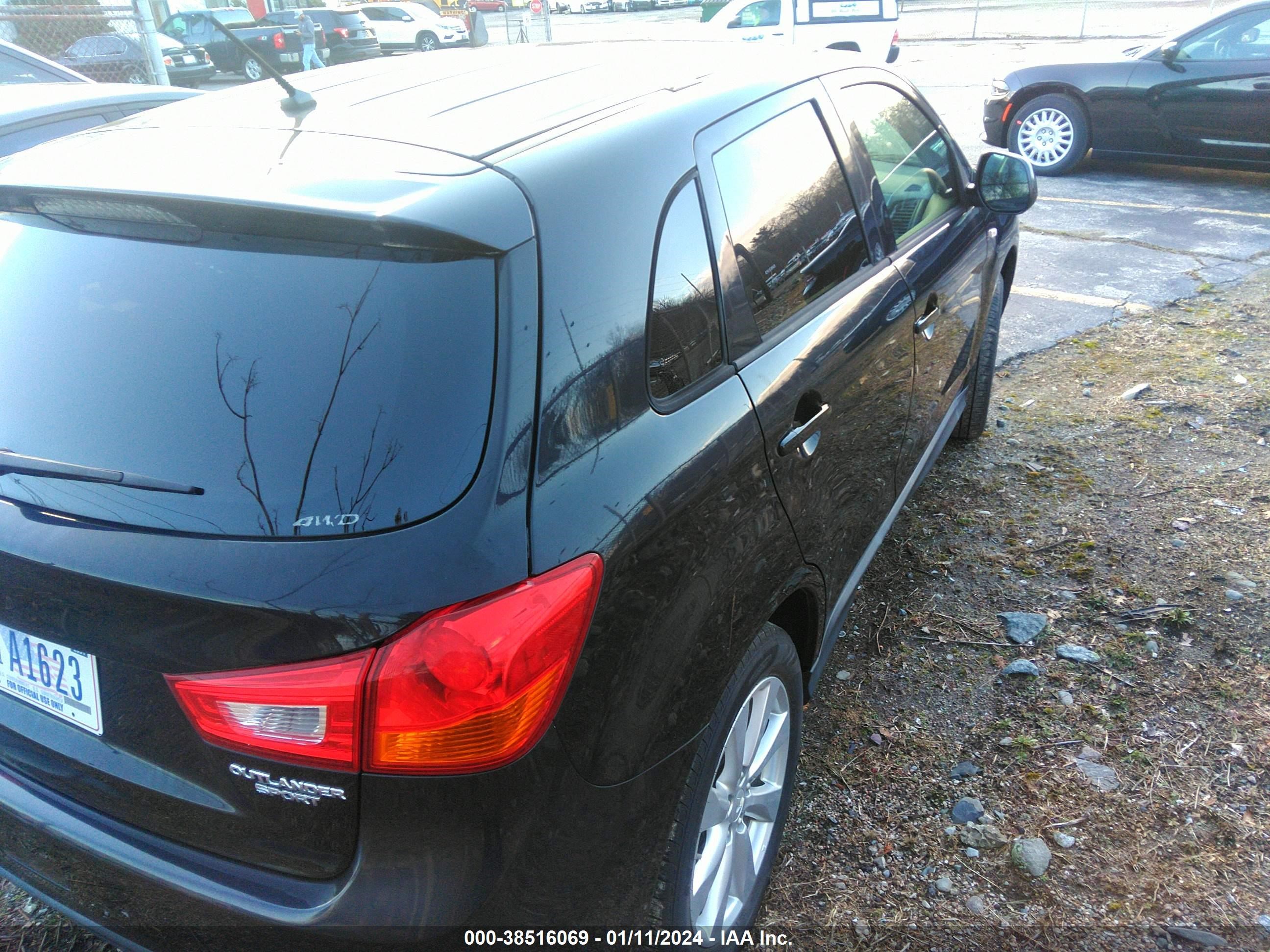 Photo 3 VIN: 4A4AR3AU1FE040413 - MITSUBISHI OUTLANDER 