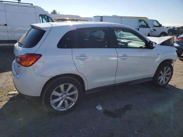 Photo 2 VIN: 4A4AR3AU2FE002656 - MITSUBISHI OUTLANDER 