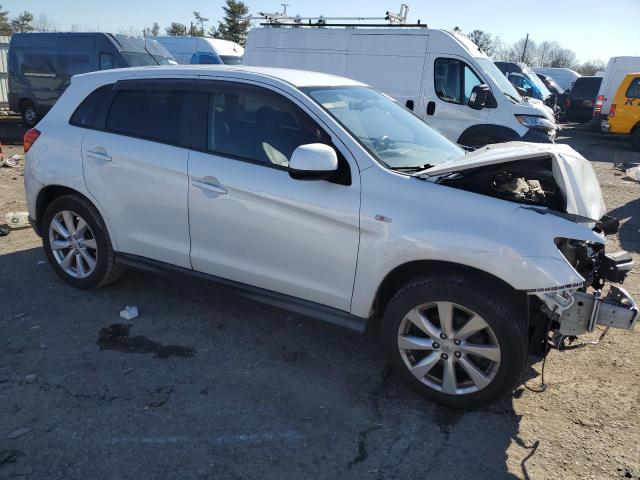 Photo 3 VIN: 4A4AR3AU2FE002656 - MITSUBISHI OUTLANDER 