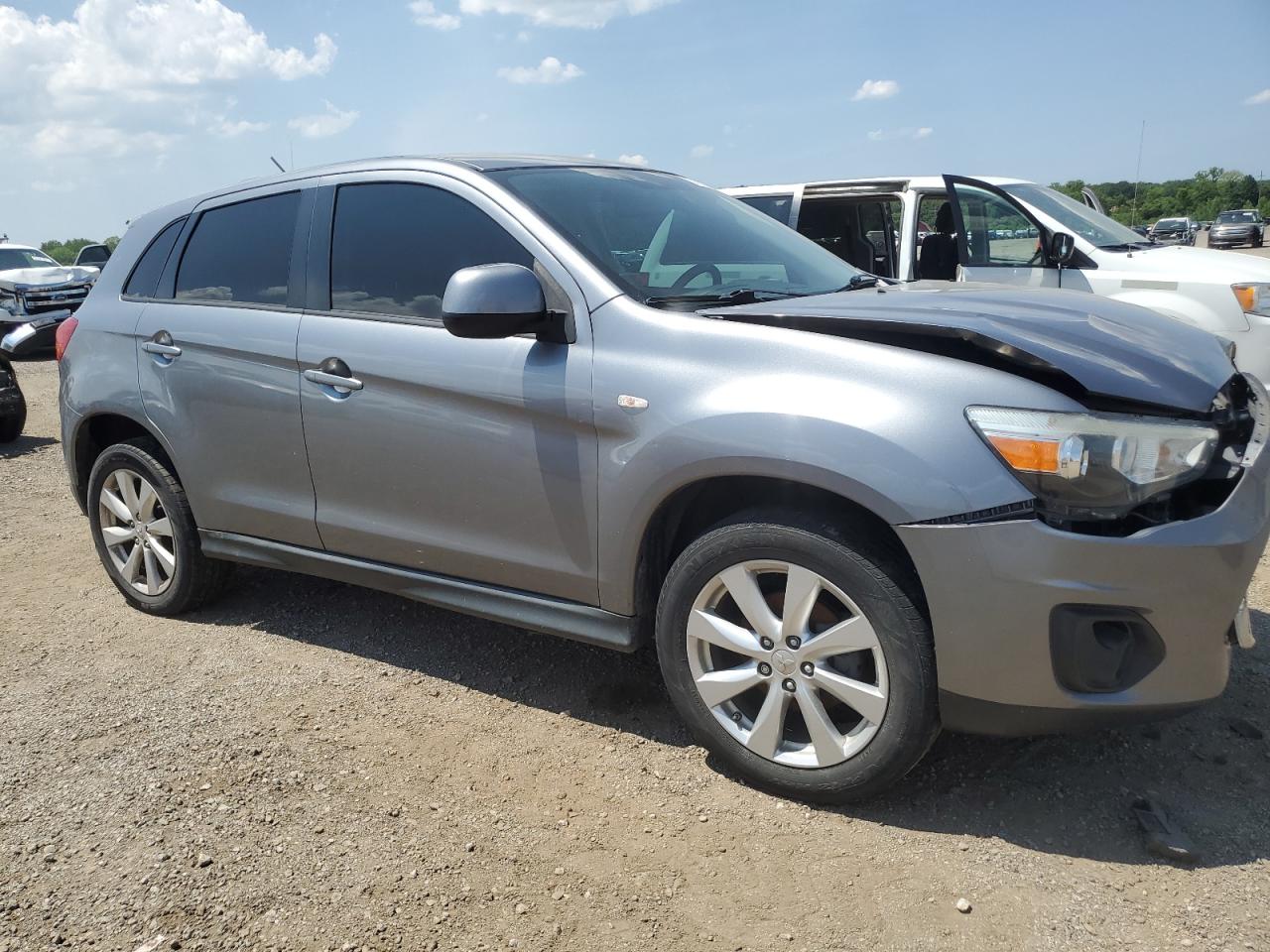 Photo 3 VIN: 4A4AR3AU2FE015326 - MITSUBISHI OUTLANDER 