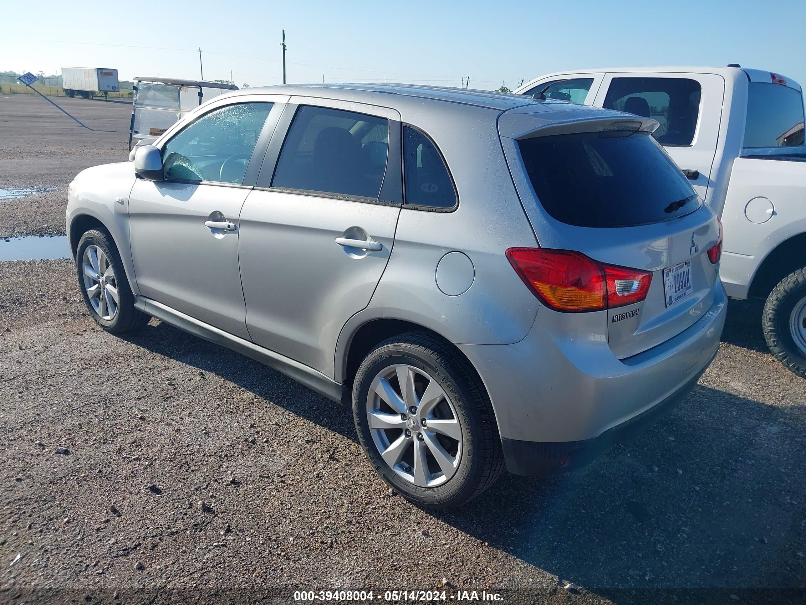 Photo 2 VIN: 4A4AR3AU3FE039957 - MITSUBISHI OUTLANDER 