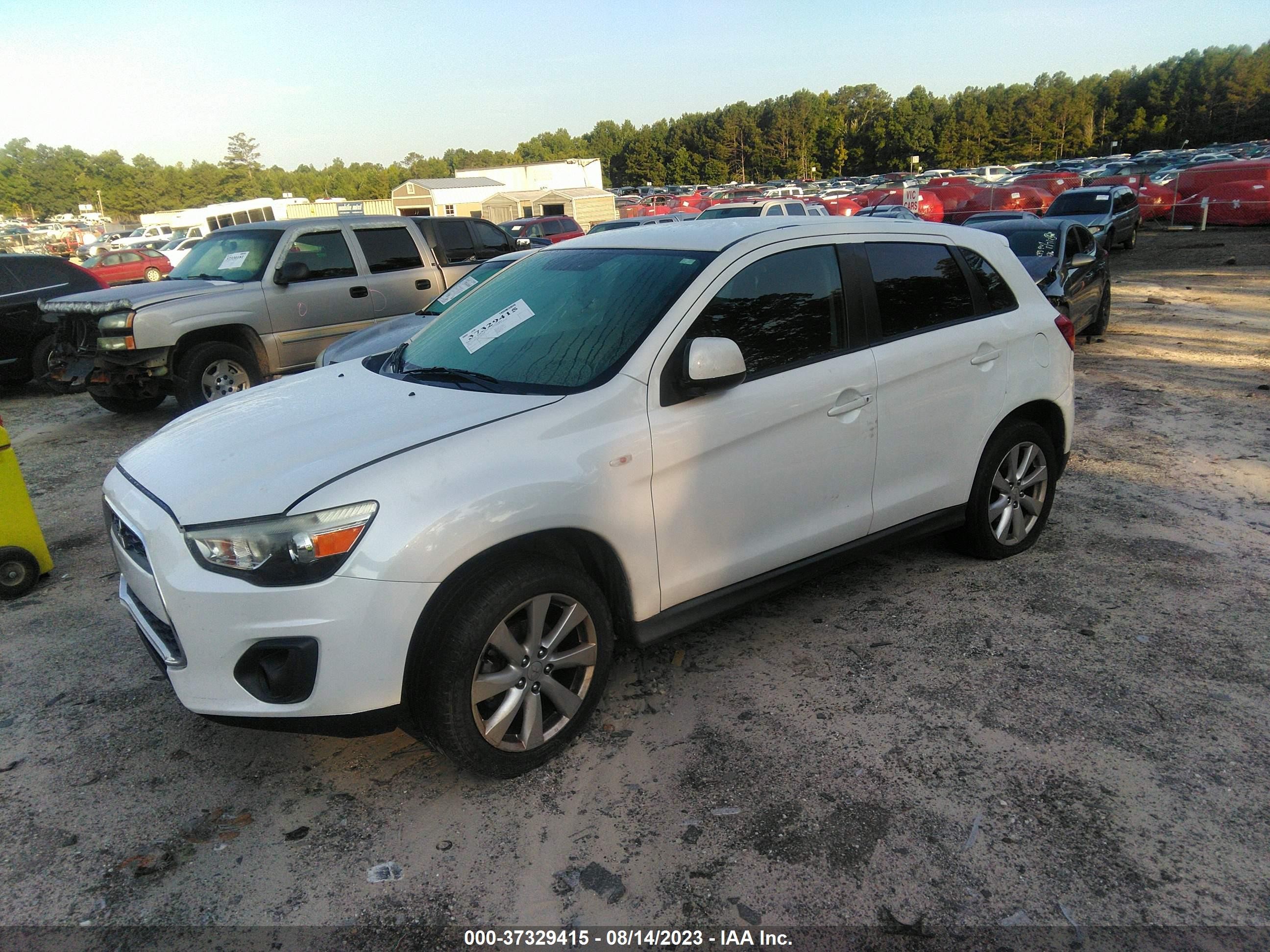 Photo 1 VIN: 4A4AR3AU5FE009469 - MITSUBISHI OUTLANDER 