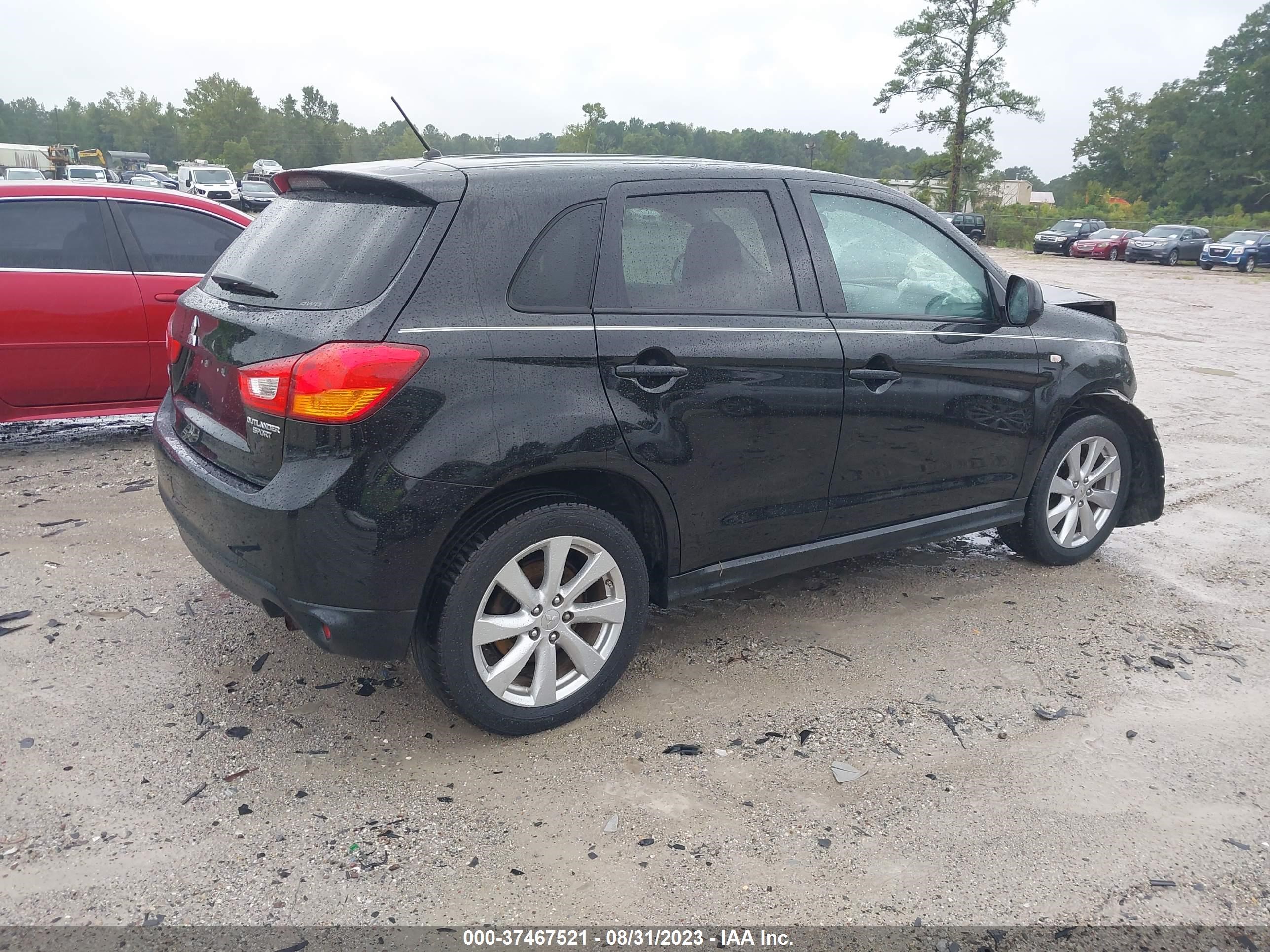 Photo 3 VIN: 4A4AR3AU6FE017449 - MITSUBISHI OUTLANDER 