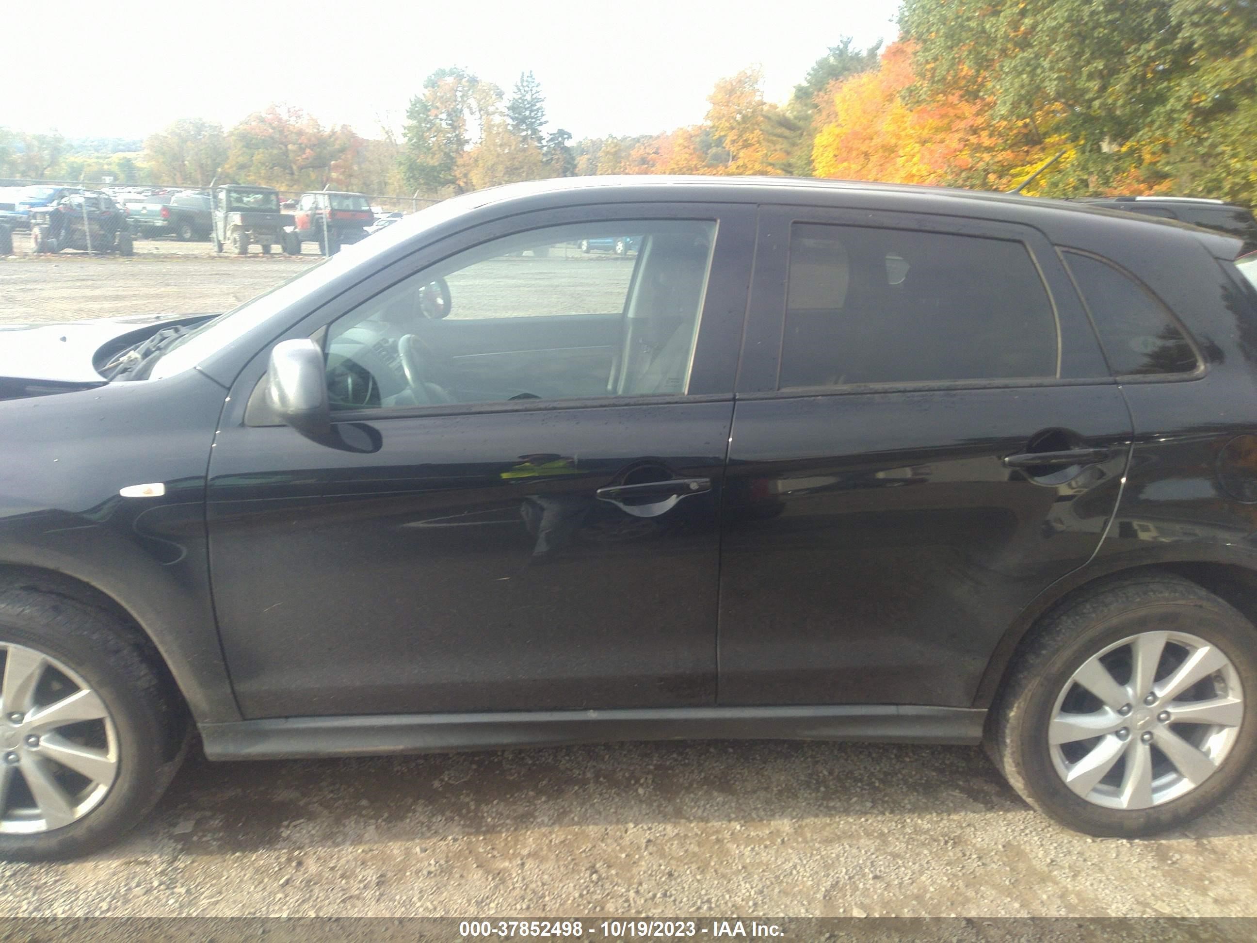 Photo 13 VIN: 4A4AR3AU8EE013742 - MITSUBISHI OUTLANDER 